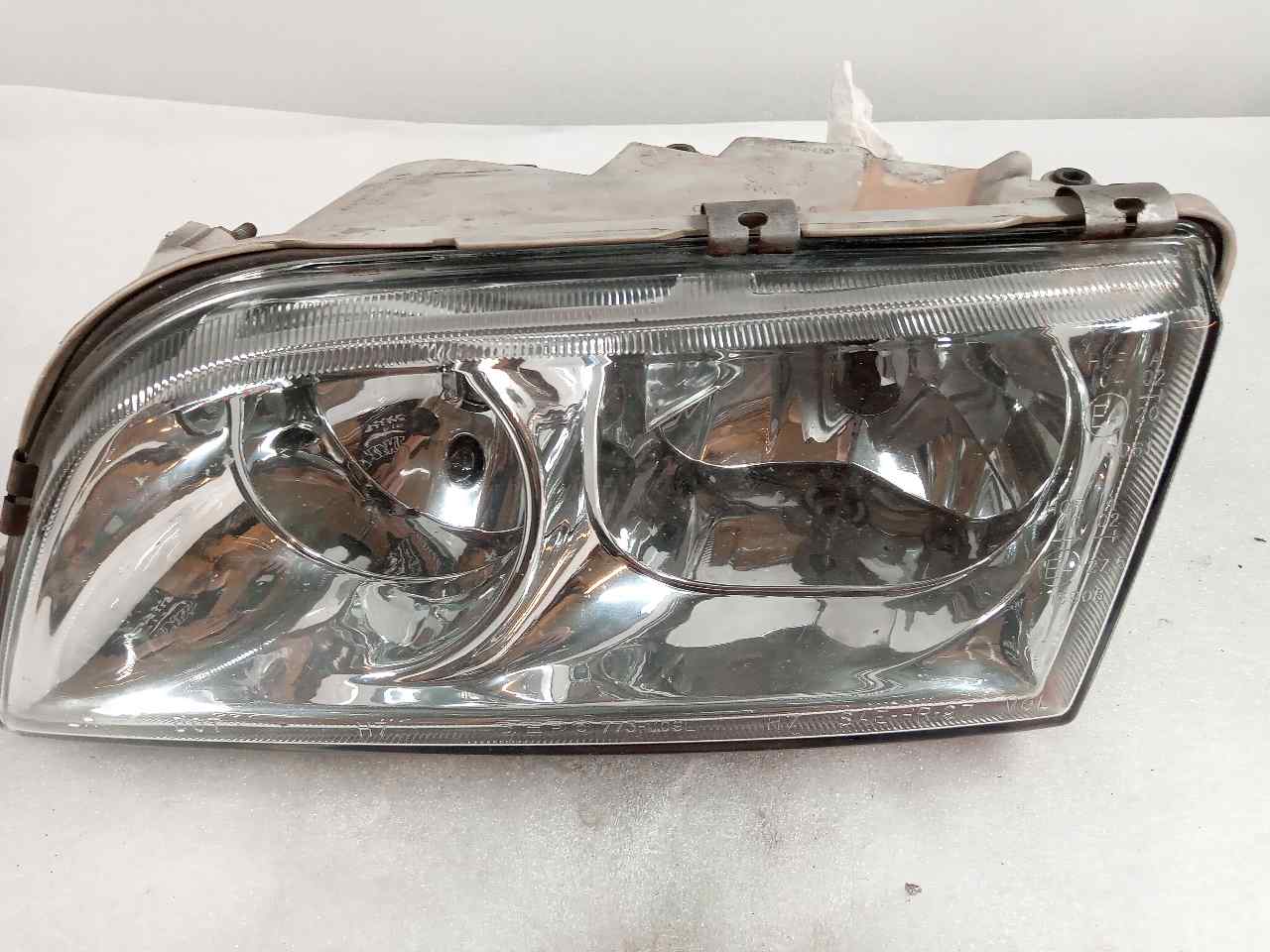 VOLVO S40 1 generation (1996-2004) Phare avant gauche 7731109L 25320573