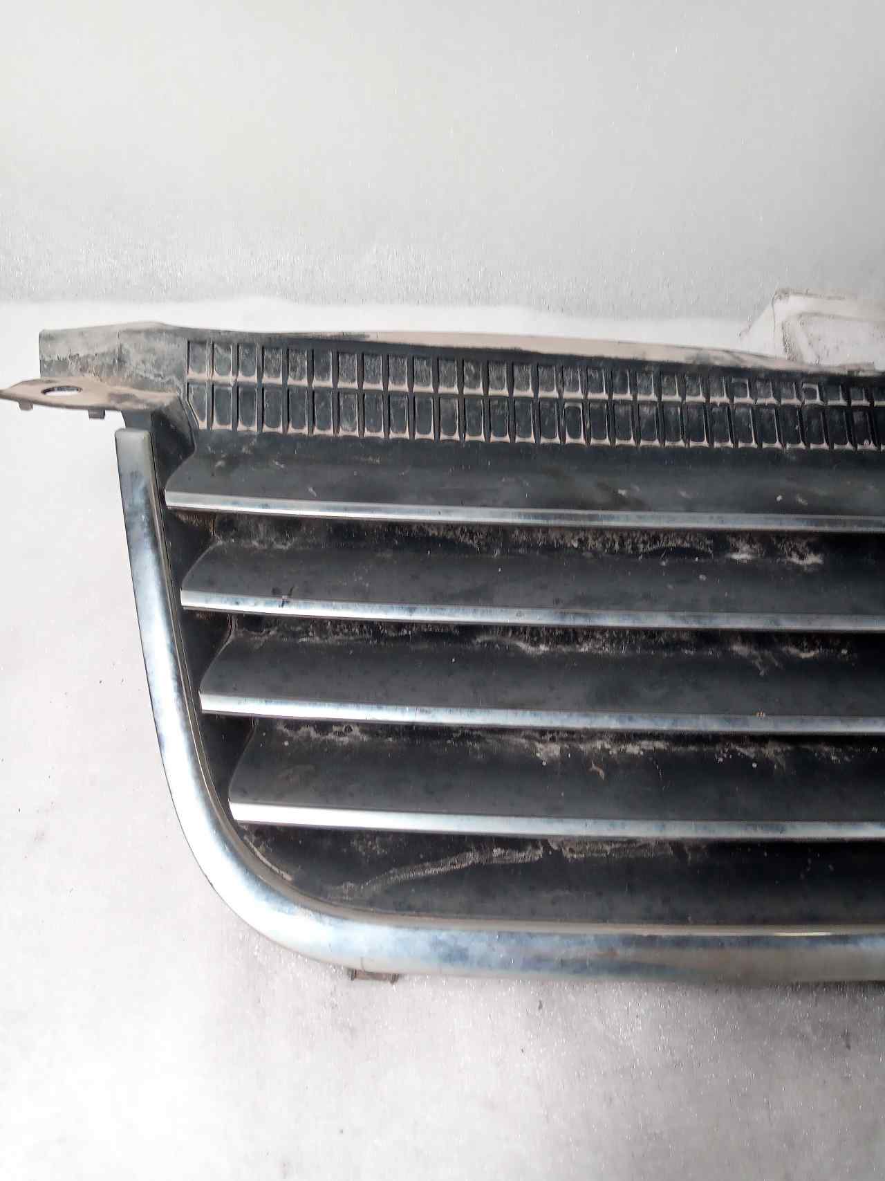 VOLKSWAGEN Passat B5 (1996-2005) Radiator Grille 3B0853651L 24829161