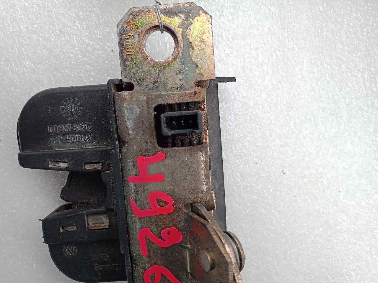 Cerradura maletero / porton ALH 1C0827505C de Volkswagen New beetle (9c1, 1c1) 2000-2010 90 CV - pieza usada