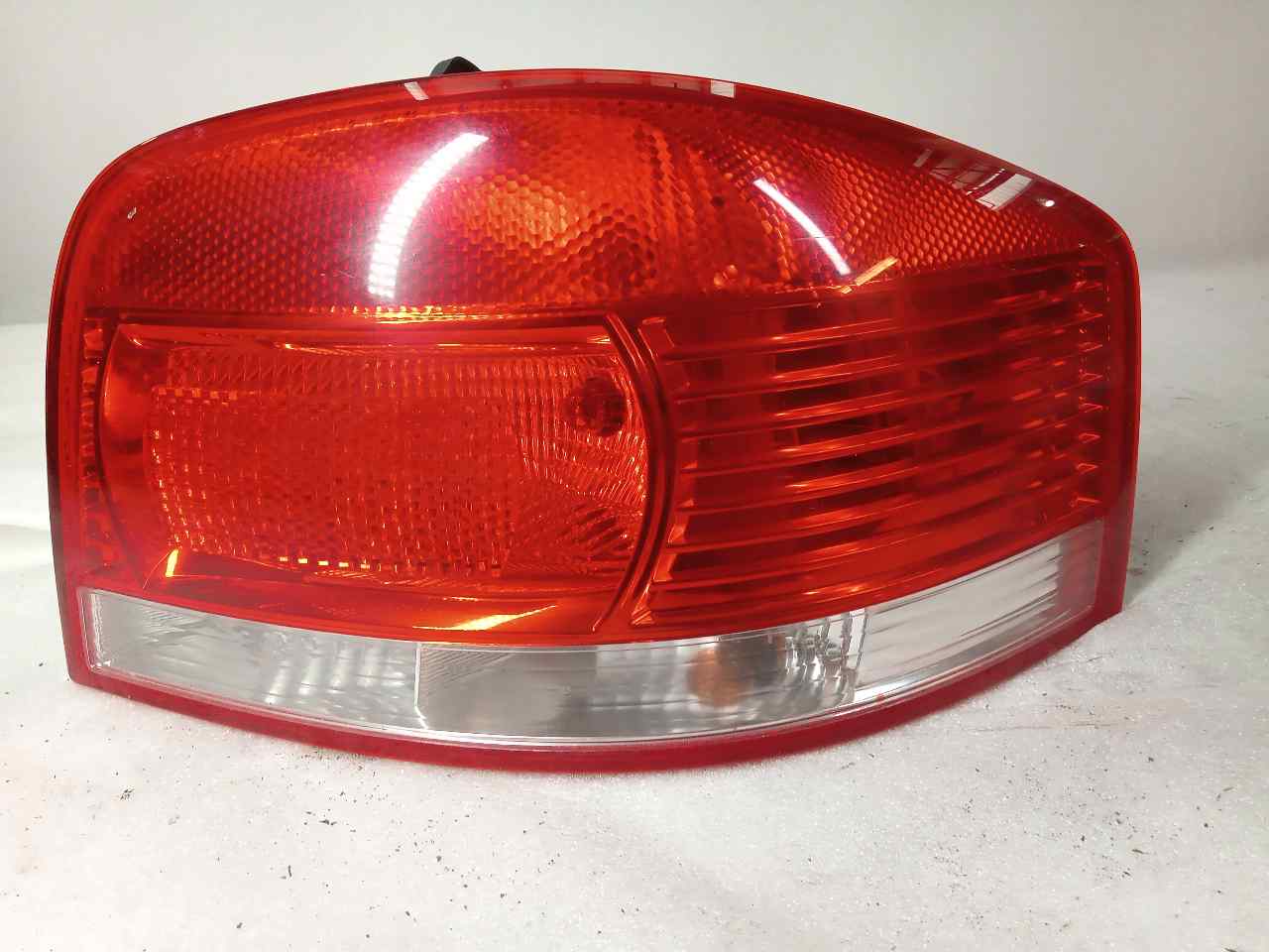 AUDI A3 8P (2003-2013) Rear Right Taillight Lamp 8P0945096 24855925