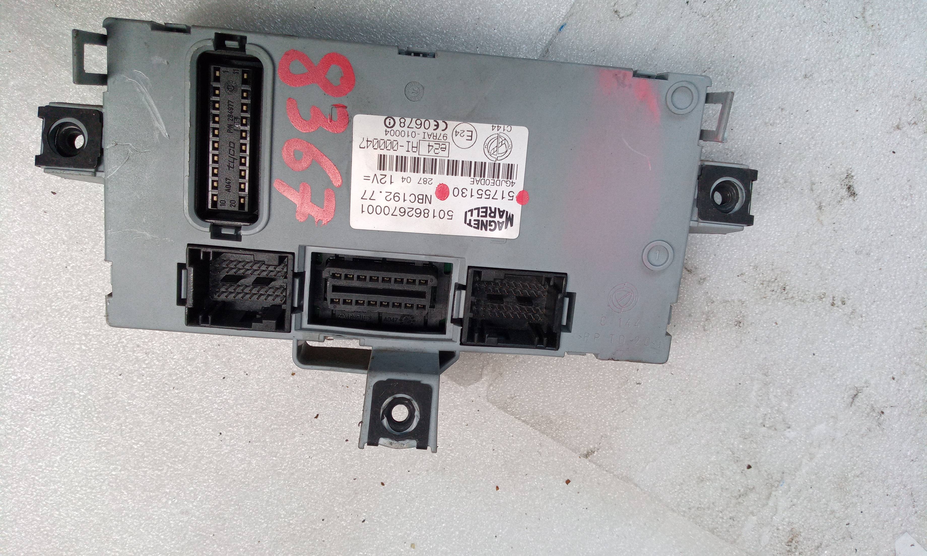 Caja de relés / fusibles 51755130 de Fiat Stilo (192) 2001-2003