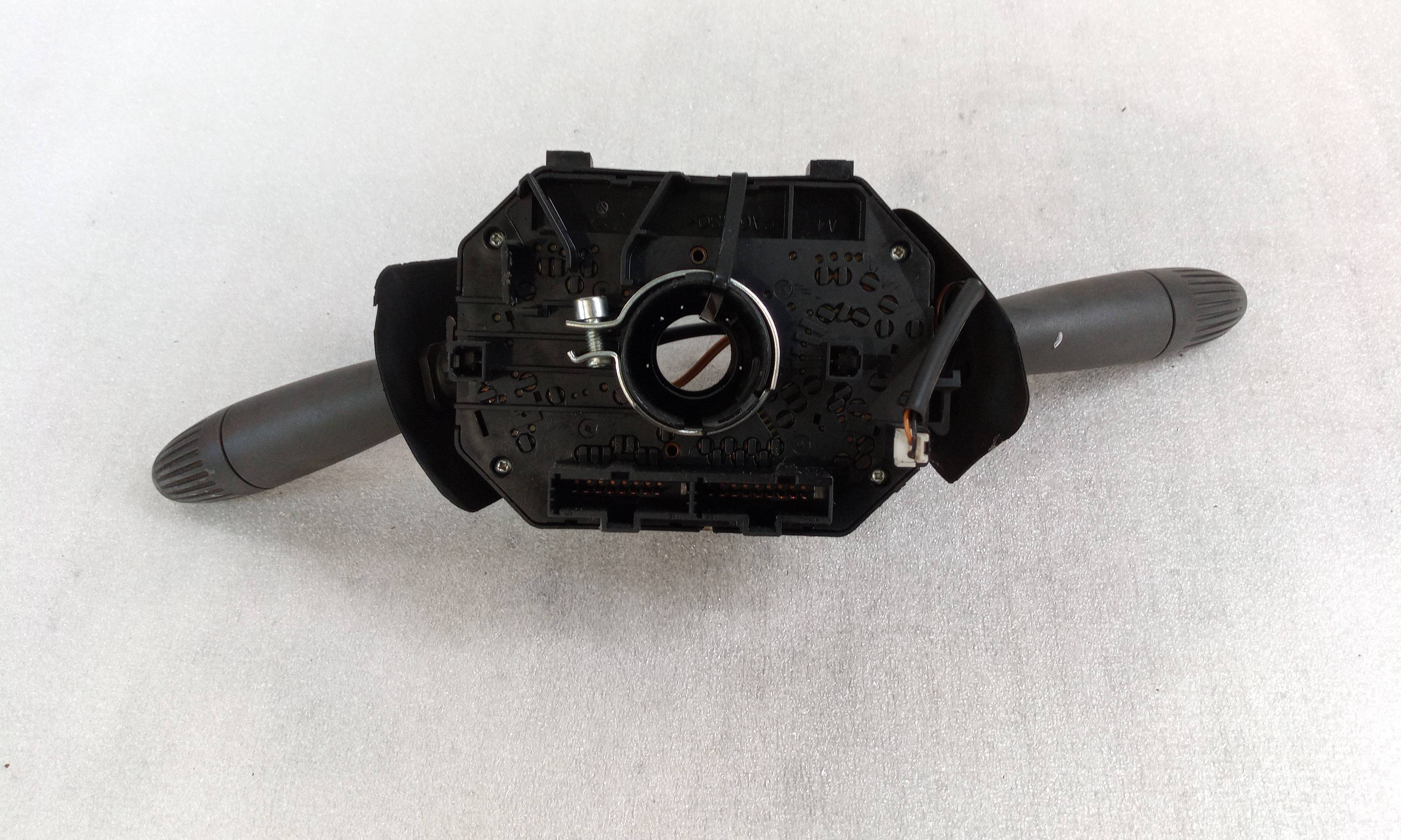 Commande autoradio 735444632 de Fiat Panda / panda classic (169_) 2010-2013 - pieza usada