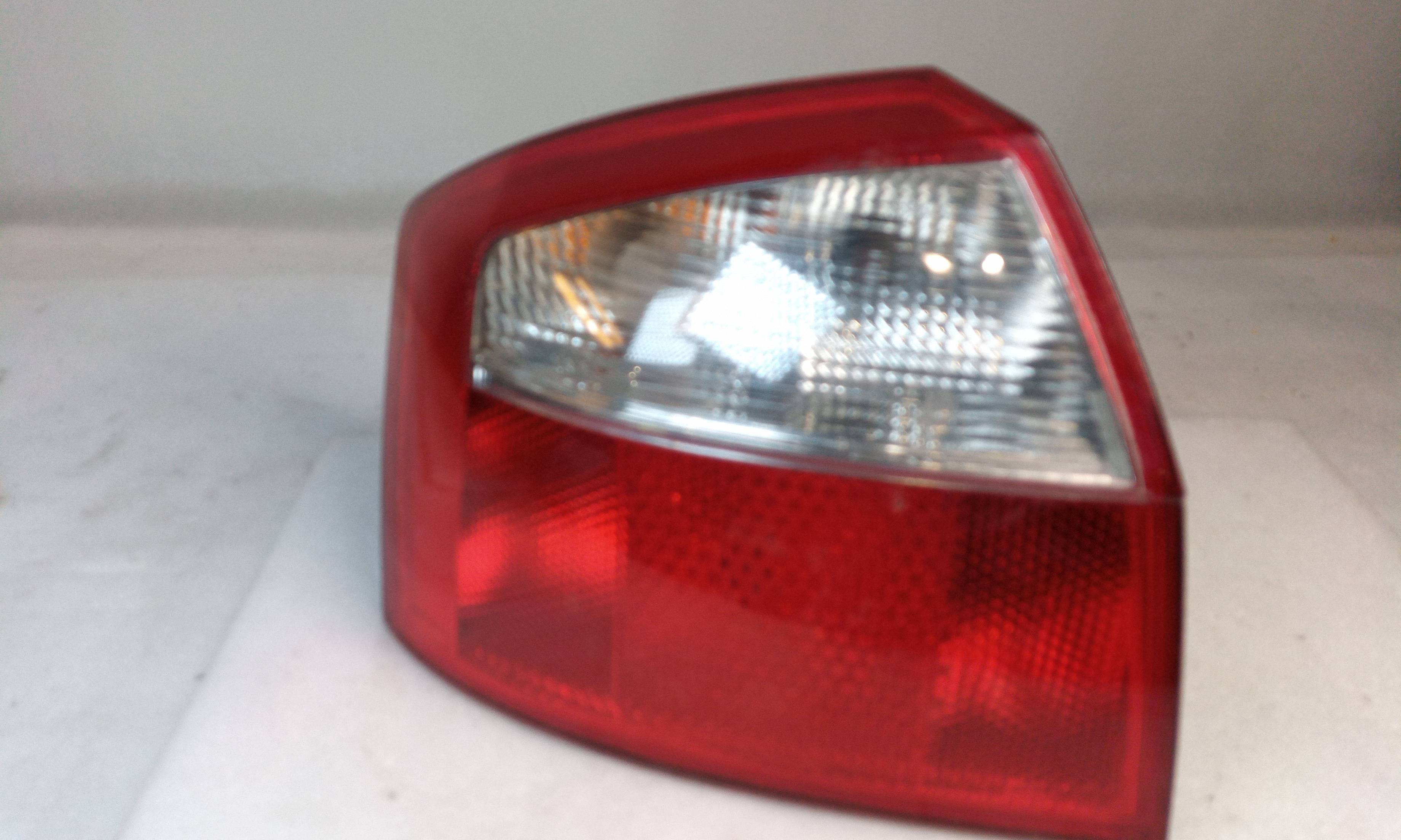 Feu arrière gauche 153947 de Audi A4 b7 (8ec) 2004-2008