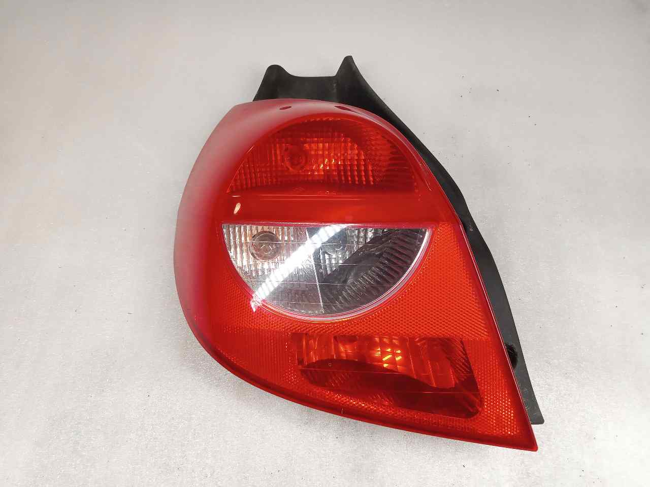 RENAULT Clio 3 generation (2005-2012) Venstre baglygte 89035079 25240367