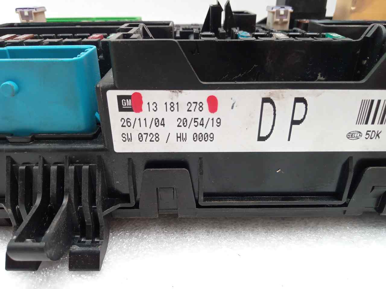 OPEL Astra J (2009-2020) Fuse Box 13181278 23801100