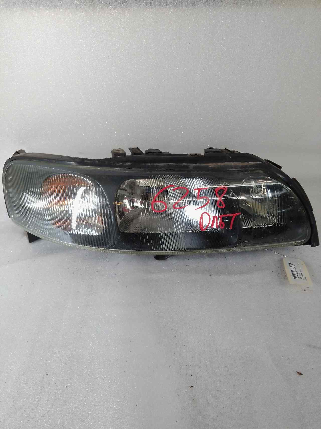 VOLVO S60 1 generation (2000-2009) Front Right Headlight 89007860 20083794