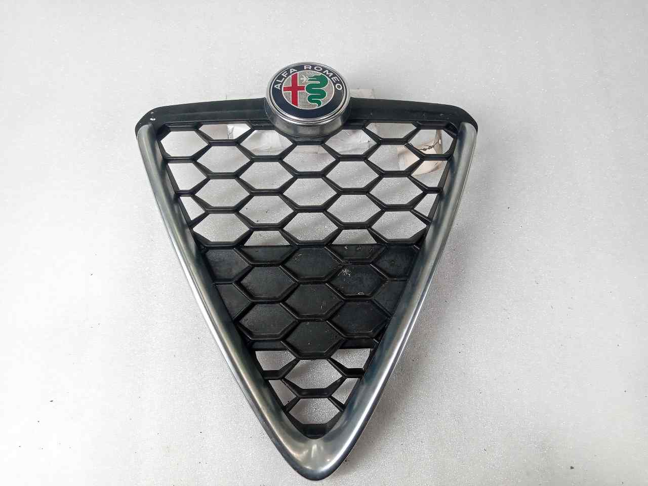 ALFA ROMEO Giulietta 940 (2010-2020) Radiator Grille 156109980 25240692
