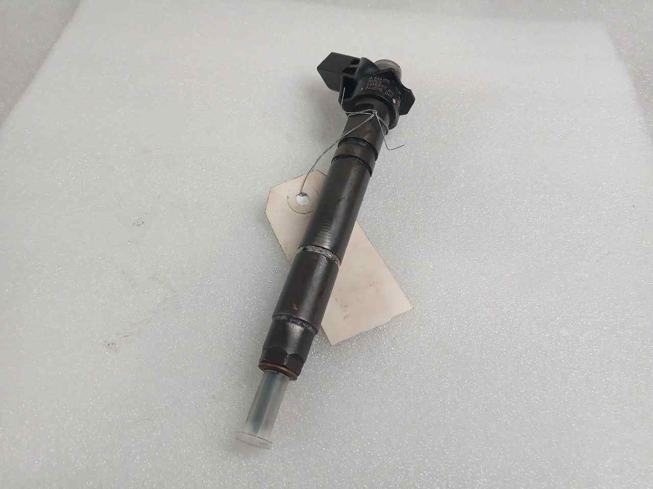 Inyector 0445115069 de Mercedes-benz Vito basic-kombi (639) 2006-0 - pieza usada