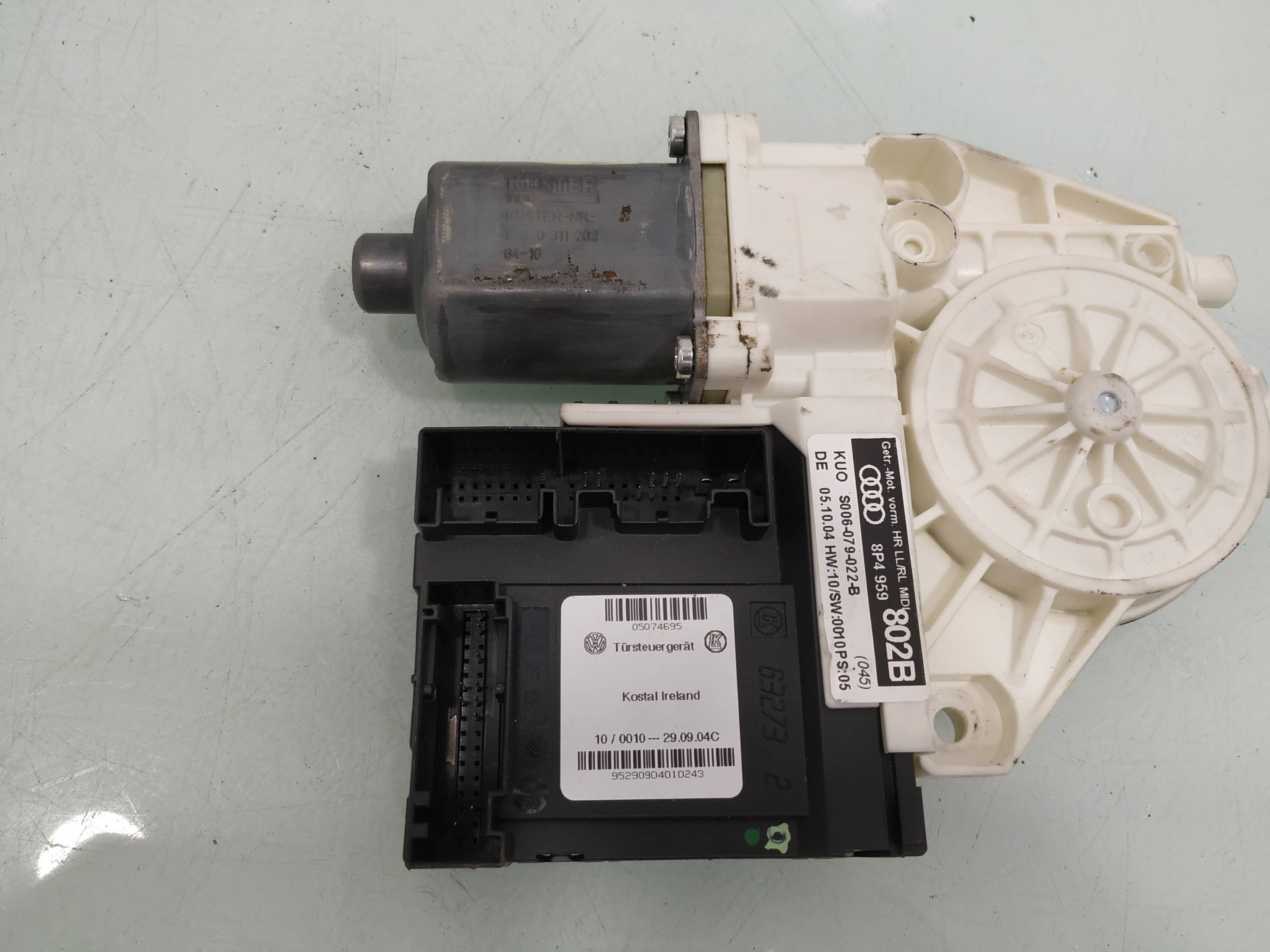 AUDI A3 8P (2003-2013) Moteur de commande de vitre de porte arrière droite 8P4959802B 19422137