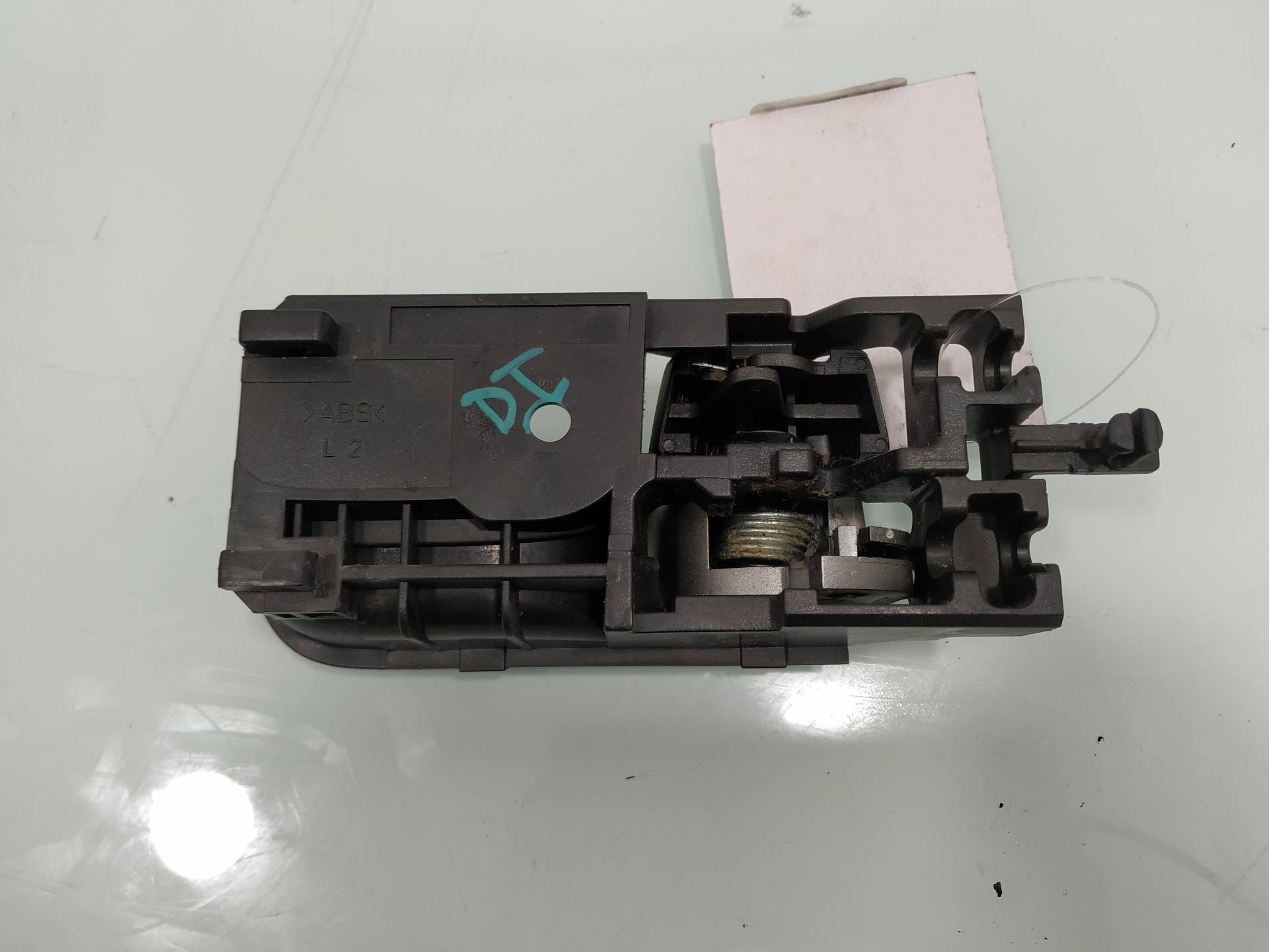 Maneta interior delantera izquierda M13A 8313062J10BWL de Suzuki Swift iii (mz, ez) 2005-2010 con 132261 km - pieza usada