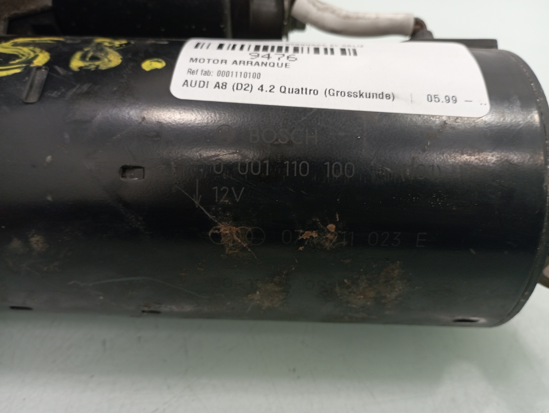Starter motor 0001110100 de Audi A8 1999-0 - pieza usada