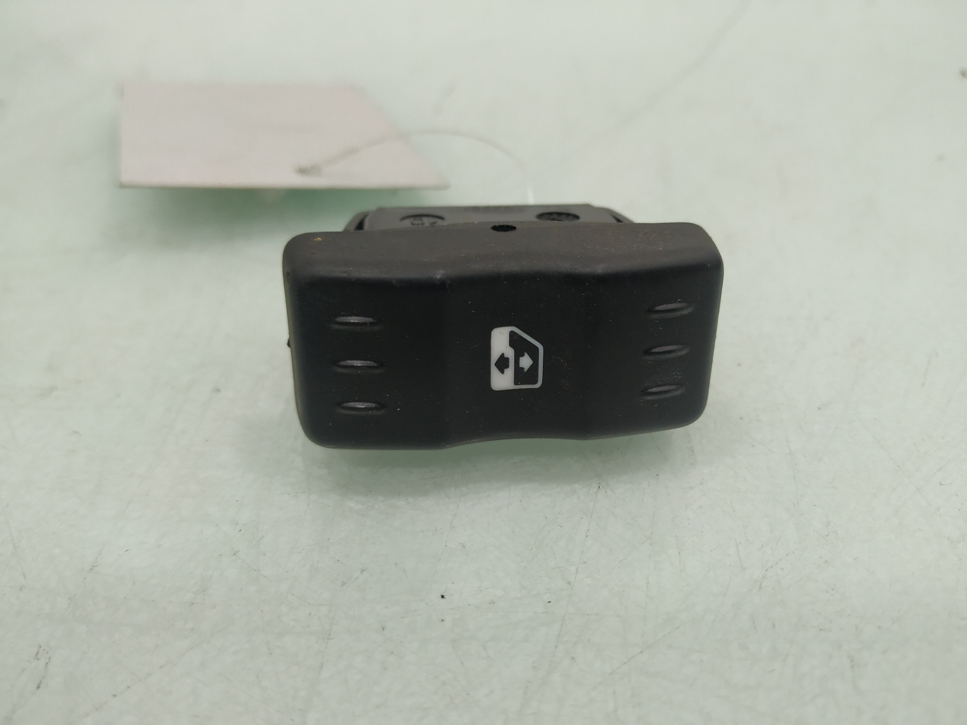 Mando elevalunas delantero derecho K7J710 22681 de Dacia Logan (ls_) 2004-2009