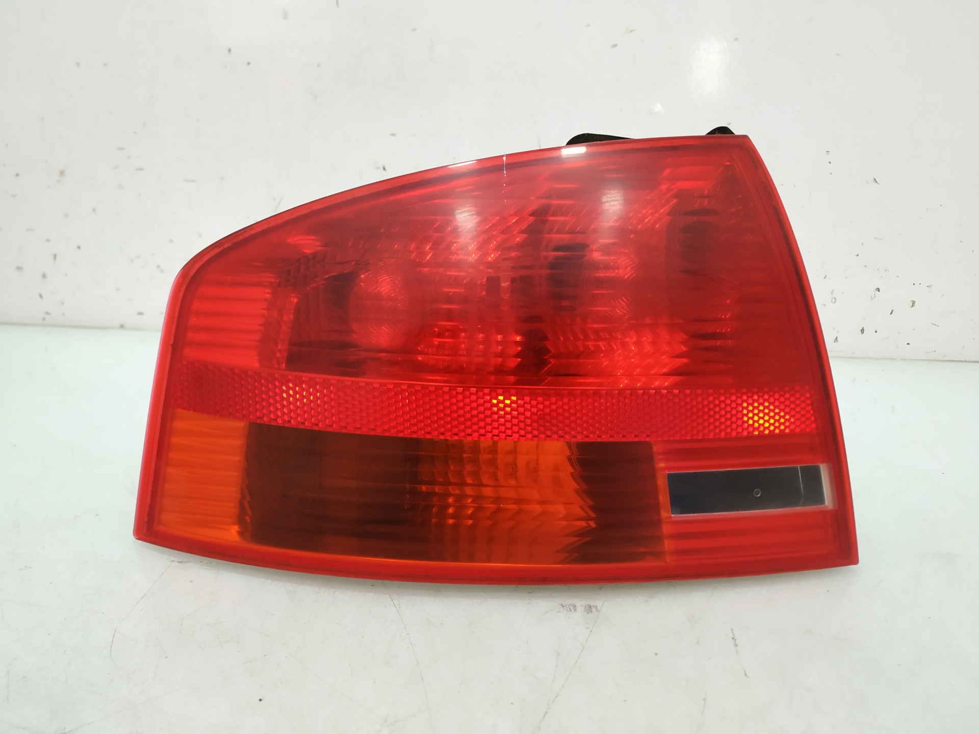 AUDI A4 B7/8E (2004-2008) Ľavé zadné koncové svetlo L965069 27297097