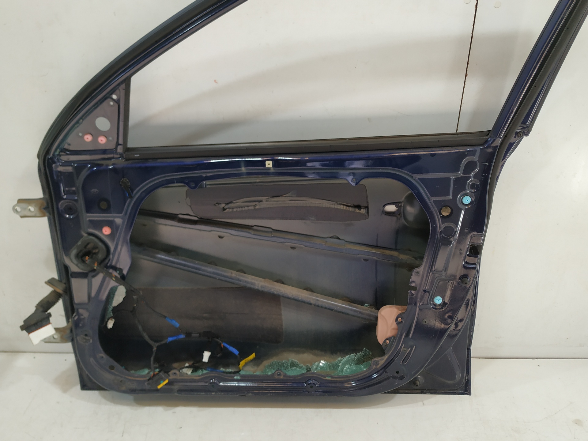 HYUNDAI i30 FD (1 generation) (2007-2012) Priekinės dešinės durys 24915383