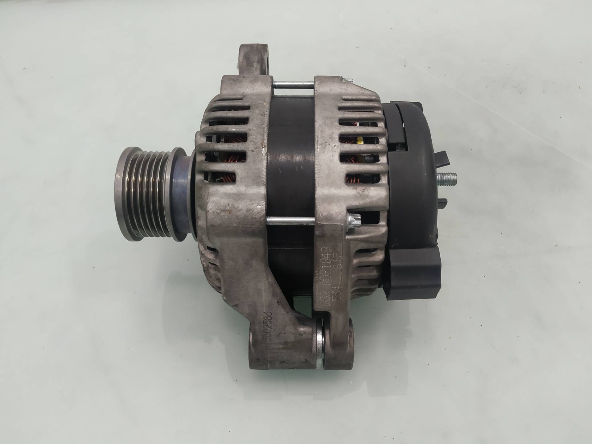 Generator A20DTH 13502583 de Opel Insignia a (g09) 2008-2017 160 CV - pieza usada