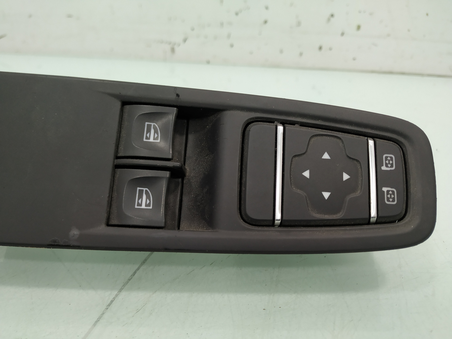 RENAULT Captur 1 generation (2013-2019) Front Left Door Window Switch 254118044R 24920303