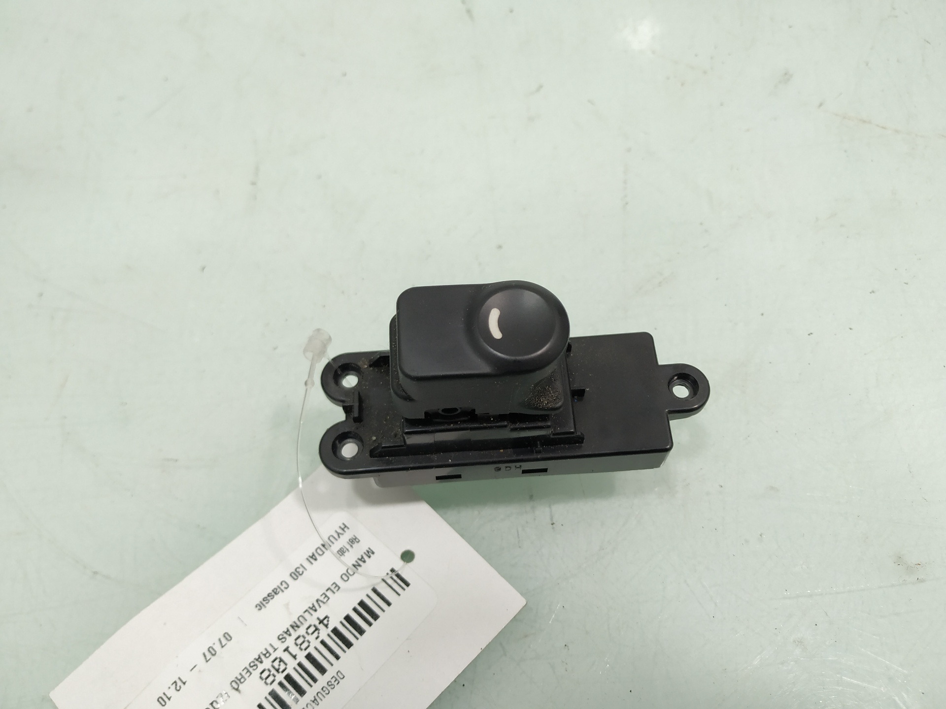 HYUNDAI i30 FD (1 generation) (2007-2012) Rear Right Door Window Control Switch 24916018