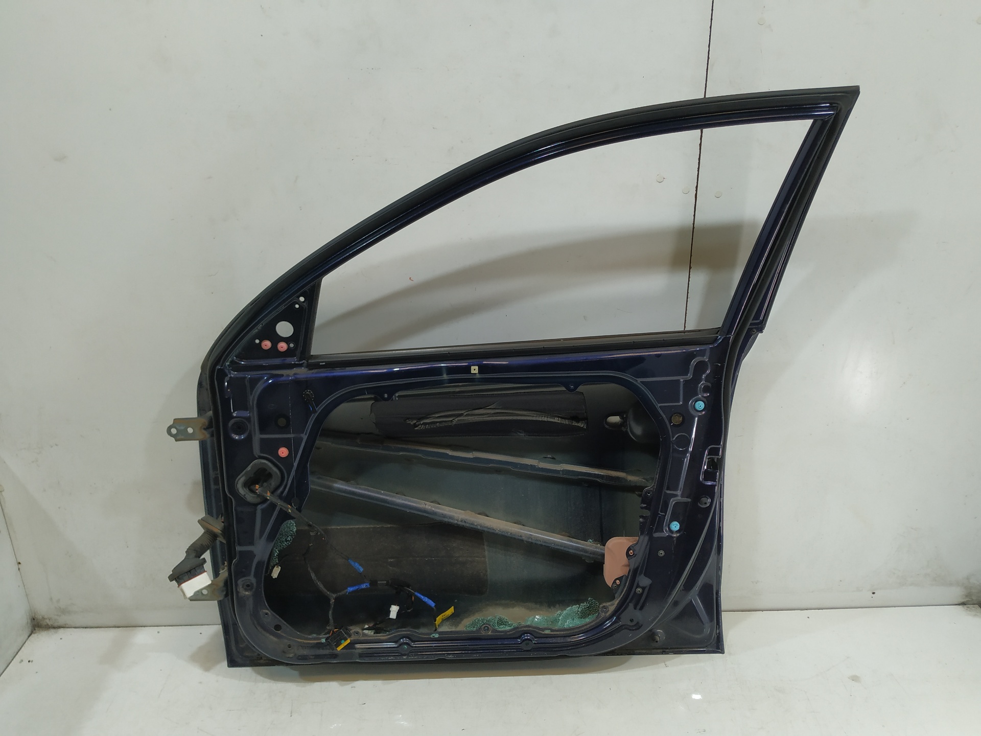 HYUNDAI i30 FD (1 generation) (2007-2012) Priekinės dešinės durys 24915383