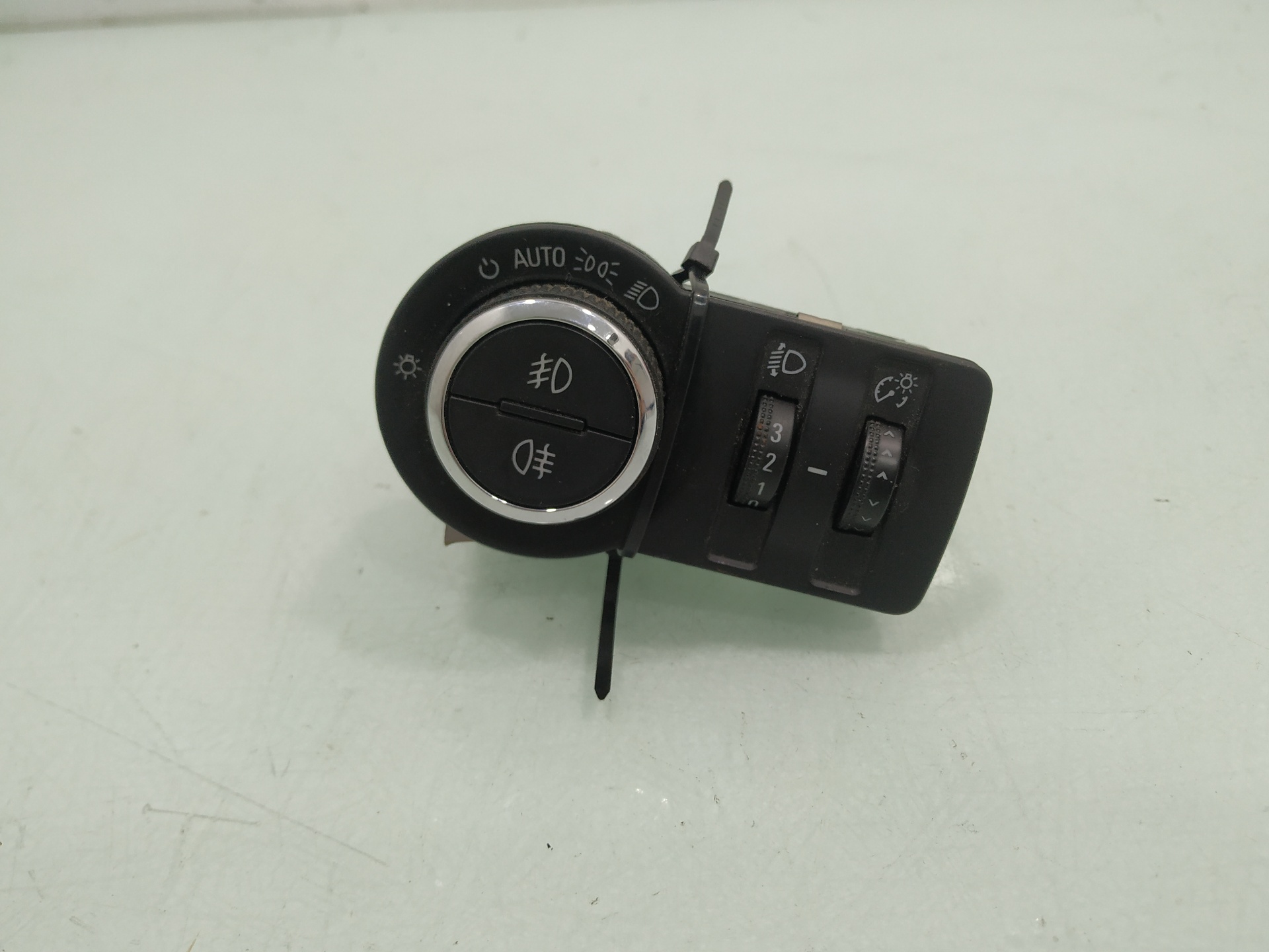 OPEL Insignia A (2008-2016) Unitate de control comutator faruri 13268702 22800820