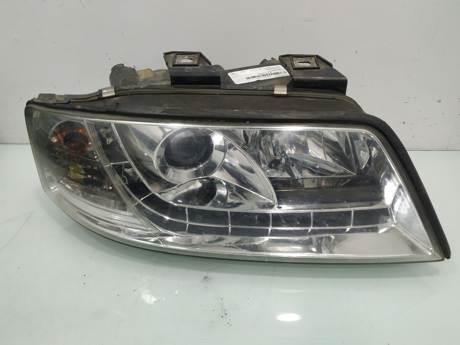 AUDI A6 C5/4B (1997-2004) Front Right Headlight SK3401ADA699 24920693