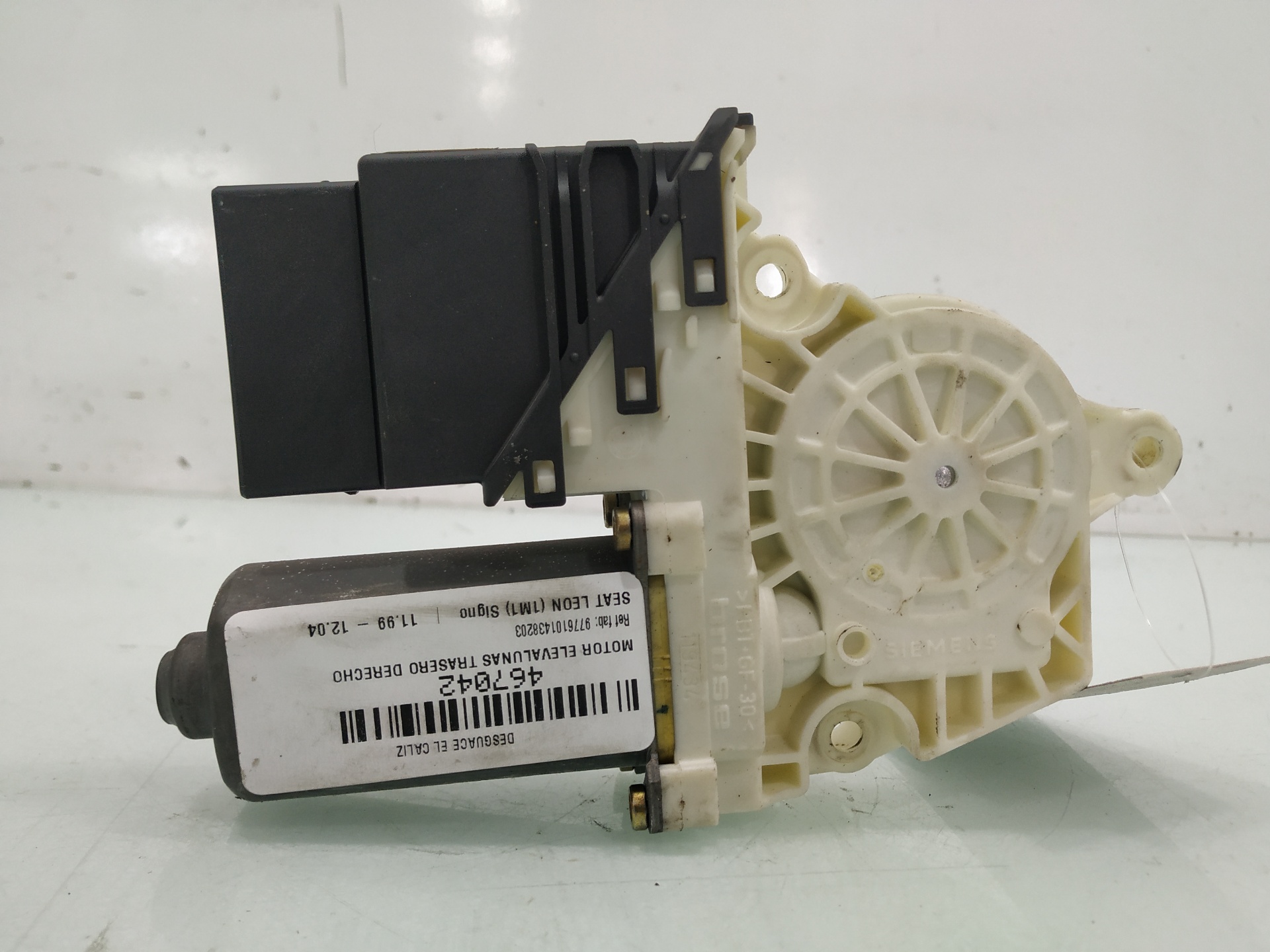 SEAT Leon 1 generation (1999-2005) Rear Right Door Window Control Motor 9776101438203 24916117