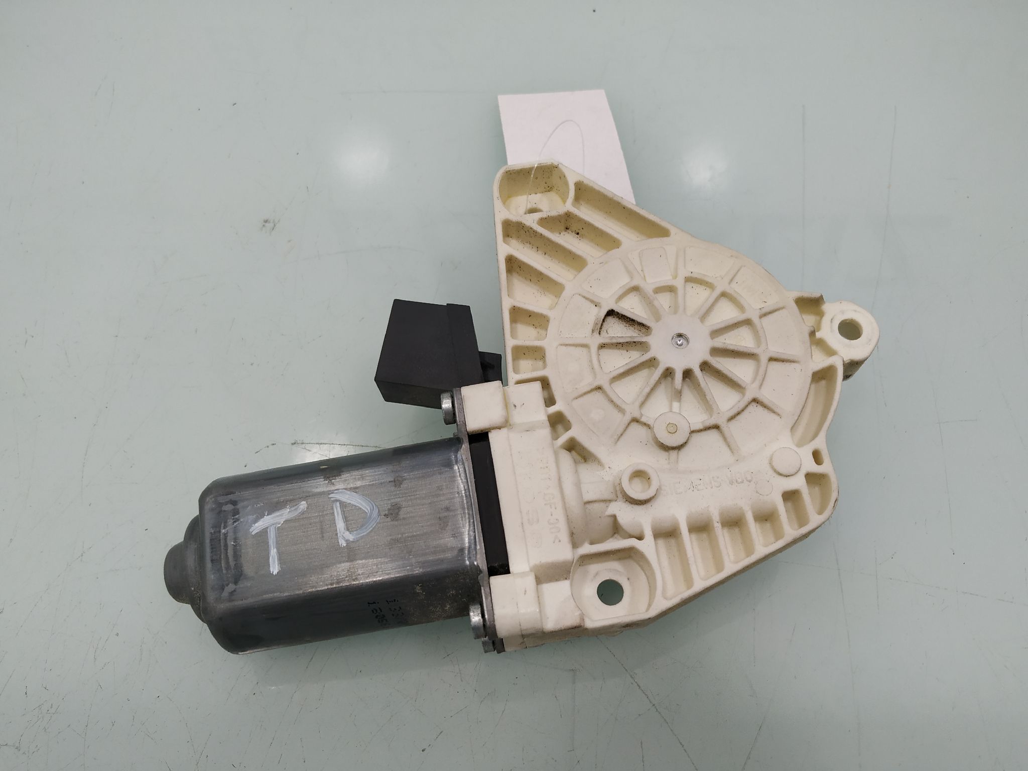 MERCEDES-BENZ A-Class W169 (2004-2012) Rear Right Door Window Control Motor A1698202042 18902472