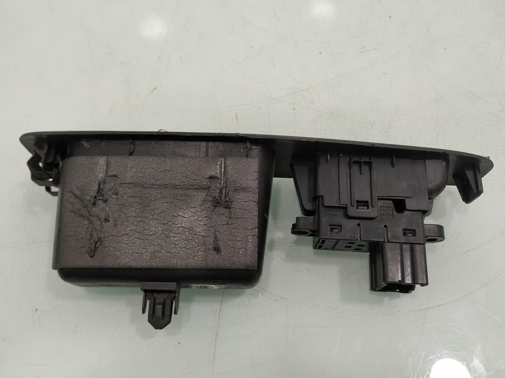 NISSAN Qashqai 1 generation (2007-2014) Rear Right Door Window Control Switch 25411JD000 19198529