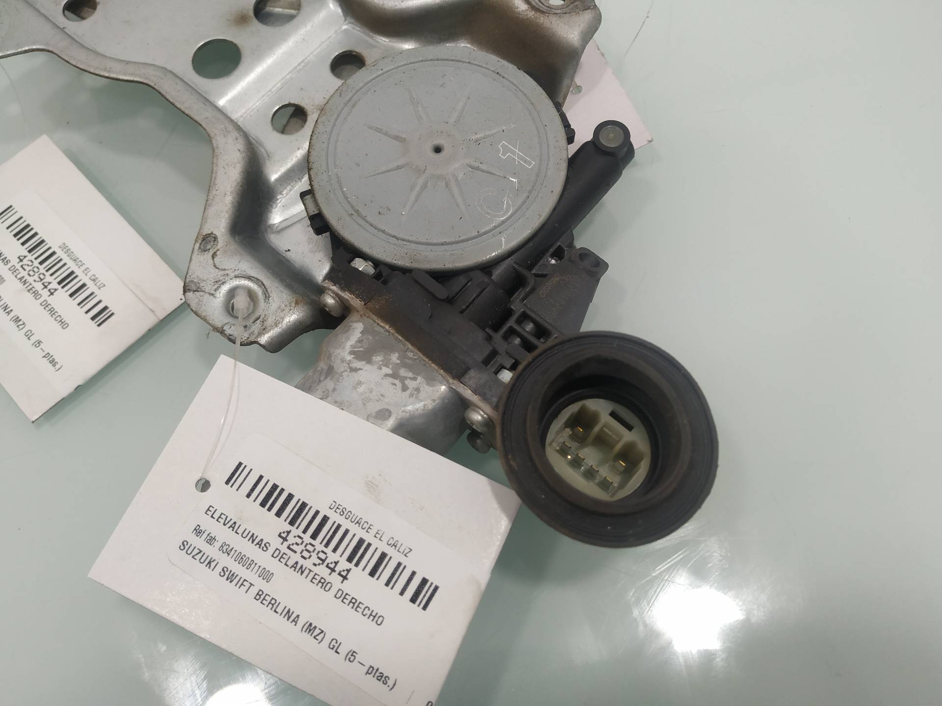 Elevalunas delantero derecho M13A 8341060B11000 de Suzuki Swift iii (mz, ez) 2005-2010 con 132261 km - pieza usada