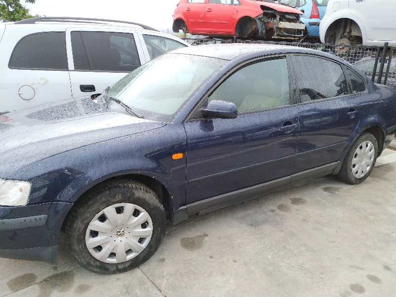 VOLKSWAGEN Passat B5 (1996-2005) Топливная рейка 058133681 18865715