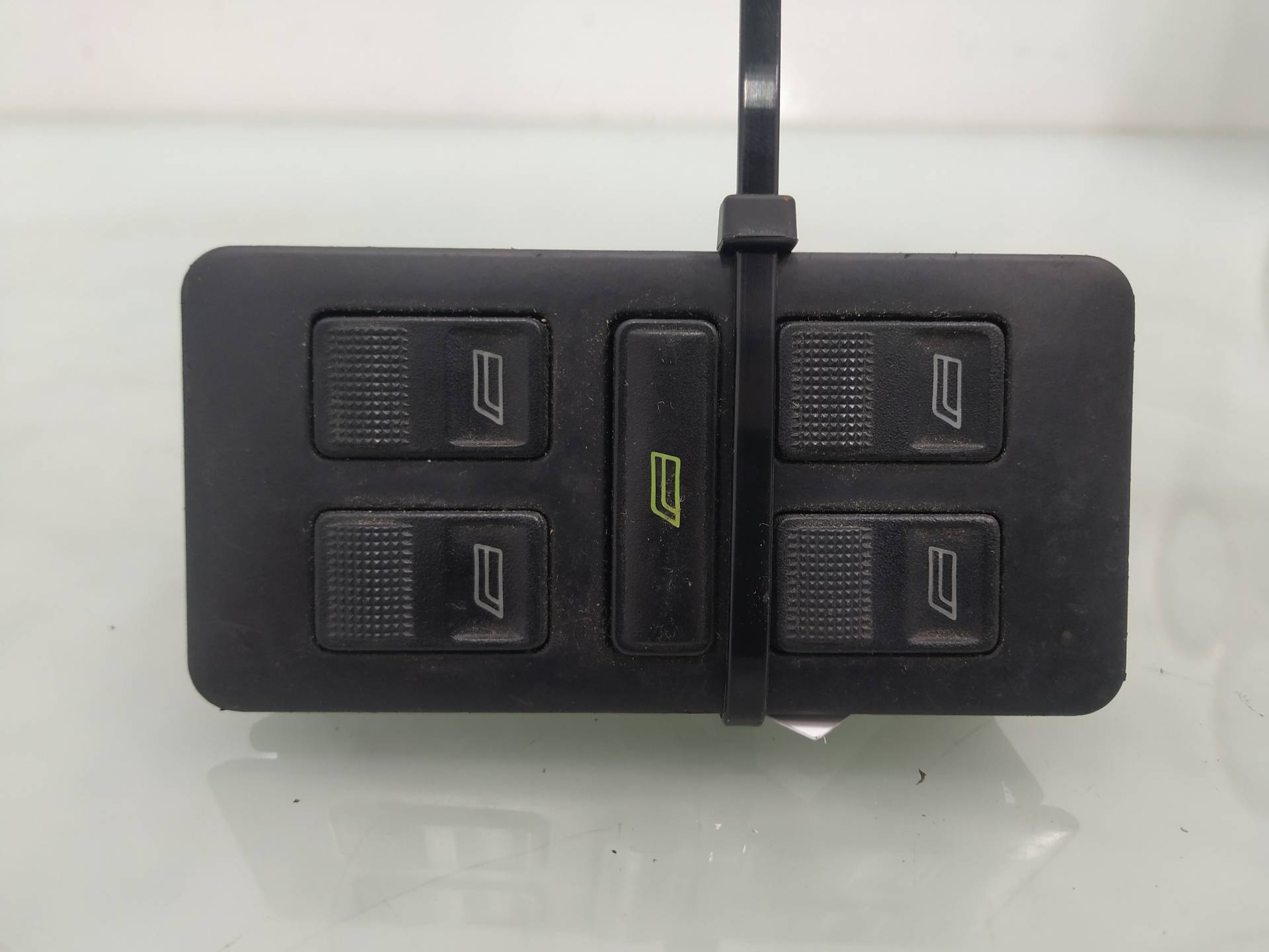 AUDI Golf 2 generation (1983-1992) Front Left Door Window Switch 4A0959521 19162784