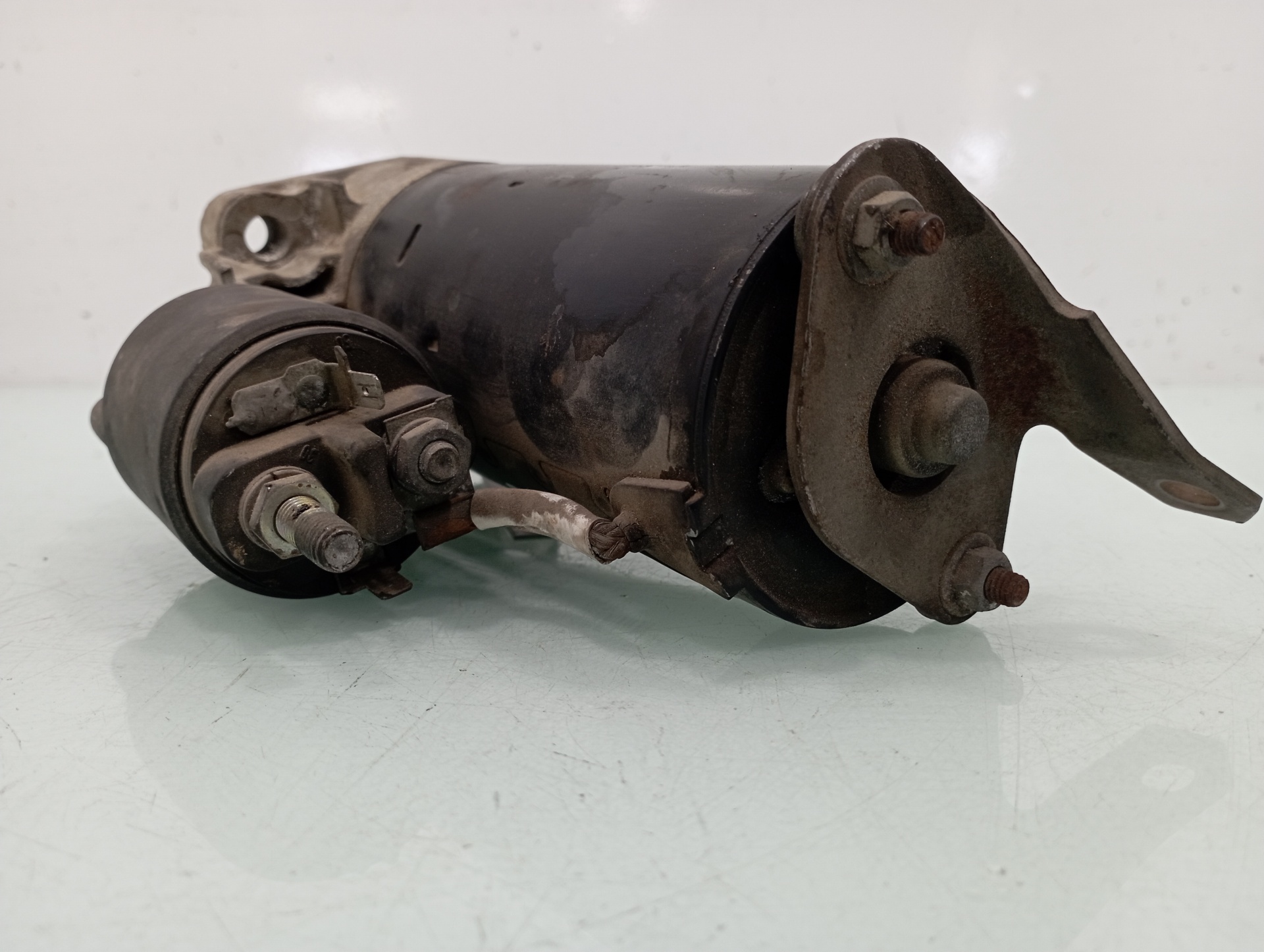 Starter motor 0001110100 de Audi A8 1999-0 - pieza usada