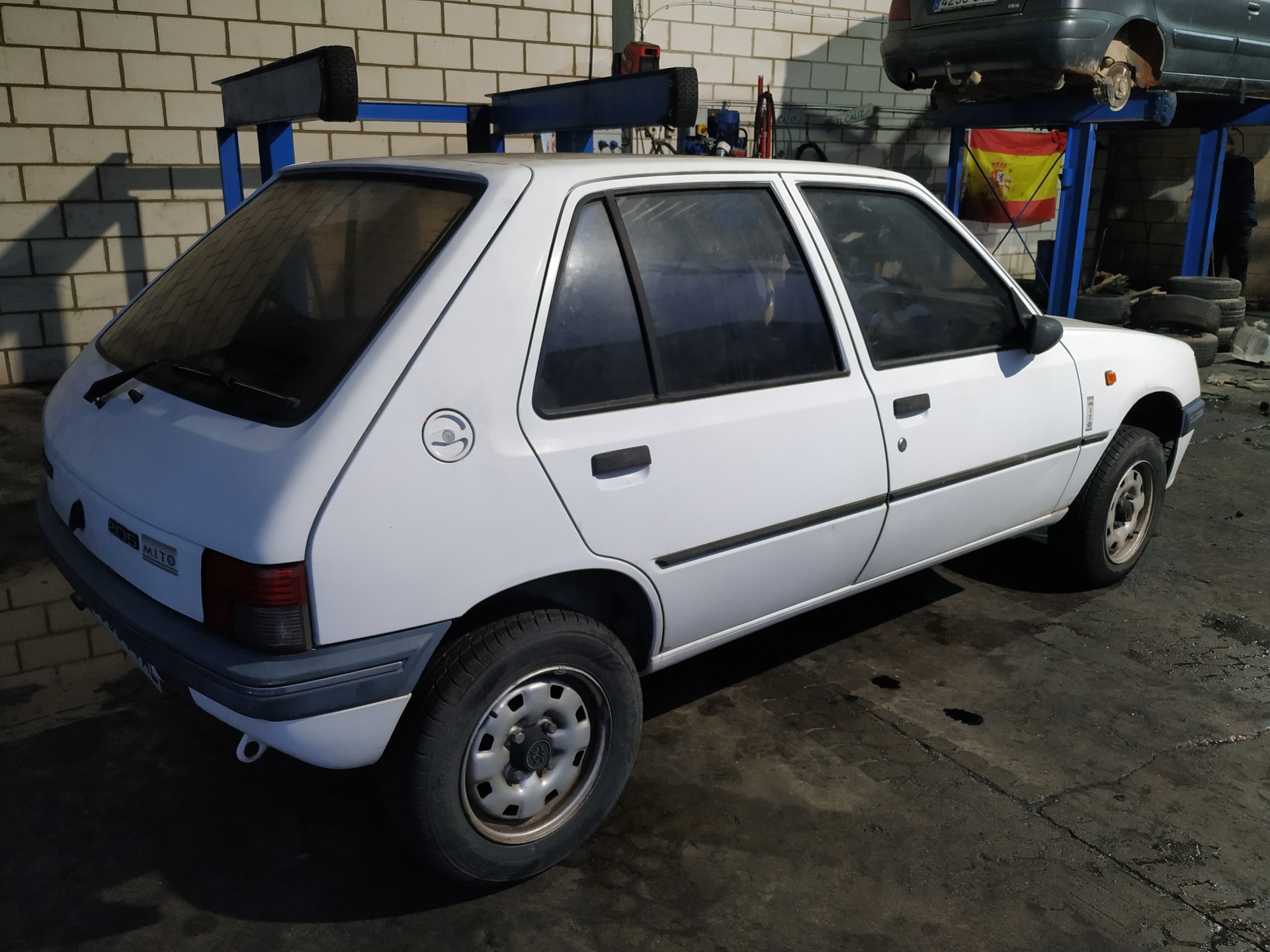 PEUGEOT 205 1 generation (1983-1998) Forreste højre dør vindueskontakt 19196681