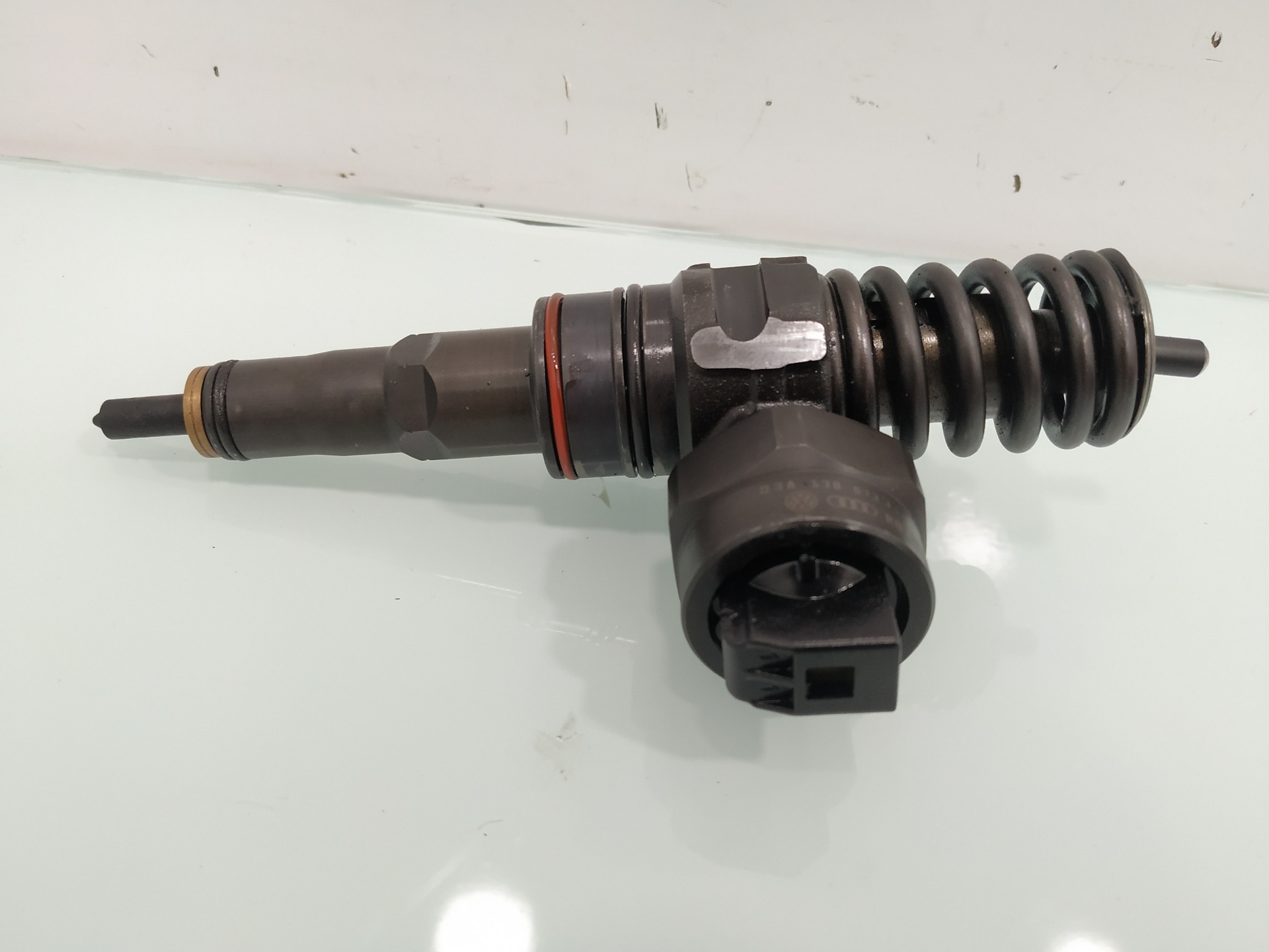 VOLKSWAGEN Bora 1 generation (1998-2005) Injector de combustibil 038130073J 19078995