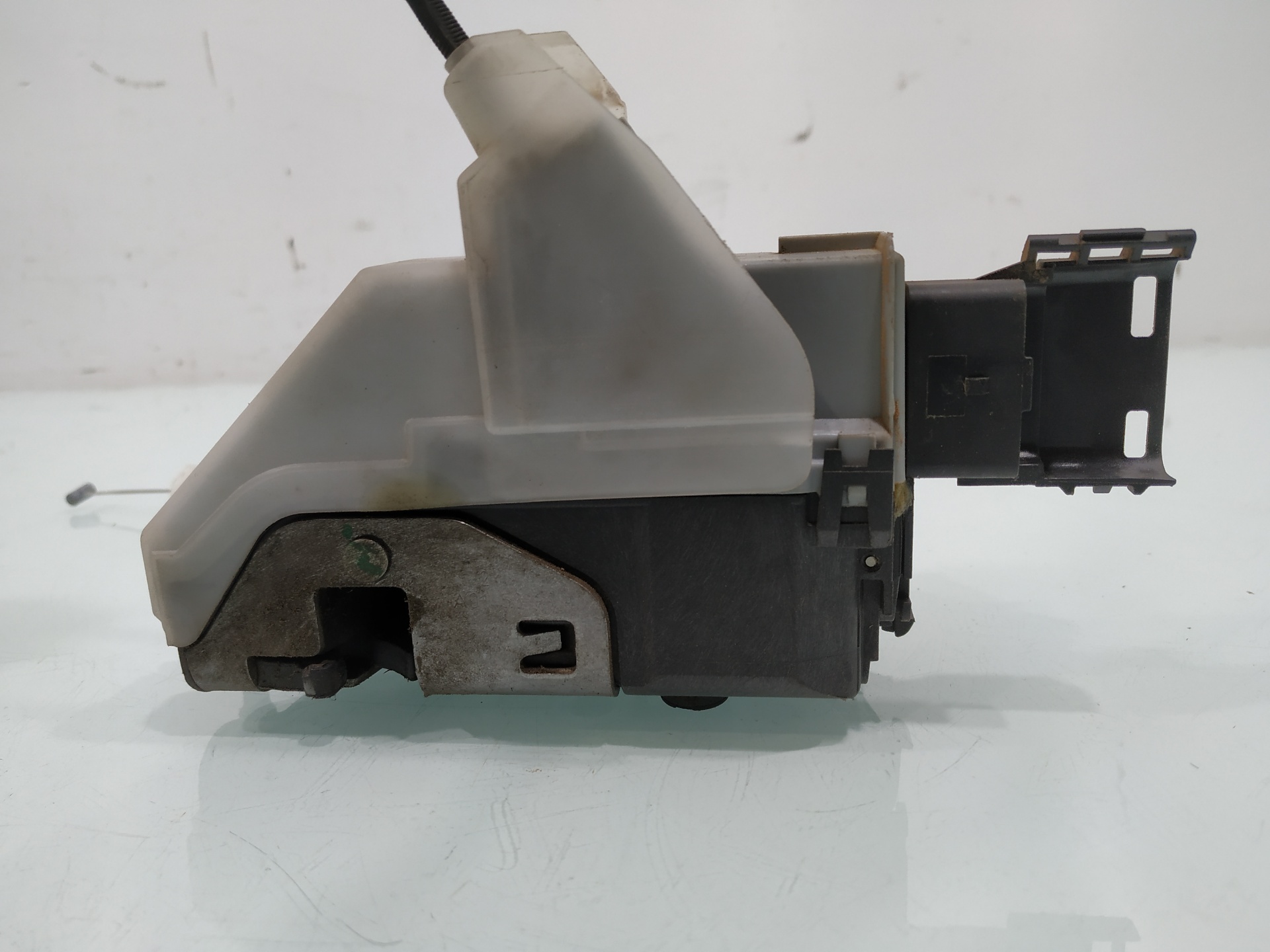 Serratura porta posteriore sinistra 9HZDV6TED4 732297 de Peugeot 3008 monospace (0u_) 2009-2016 con 198000 km - pieza usada