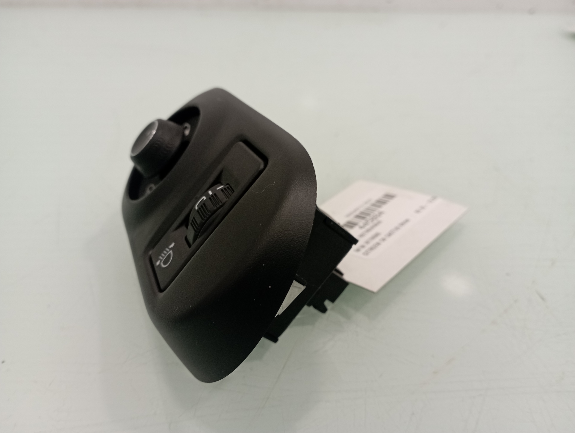 Mando retrovisor YH01 9817840980 de Citroen C4 cactus 2014-0 102 CV con 45105 km - pieza usada