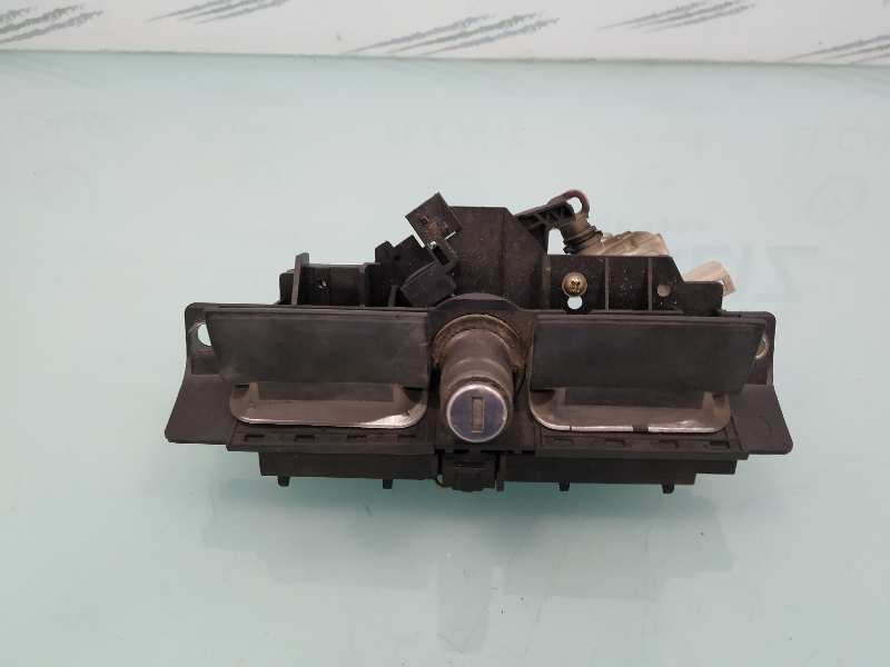 AUDI A6 C5/4B (1997-2004) Verrouillage du coffre du hayon 8D9827565C 19129060