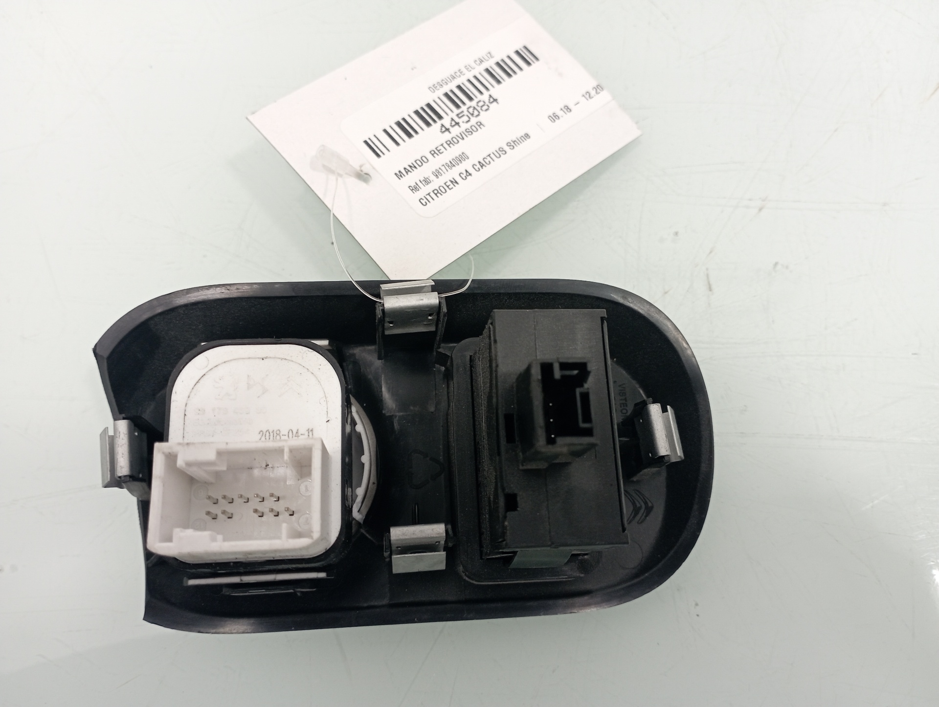 Mando retrovisor YH01 9817840980 de Citroen C4 cactus 2014-0 102 CV con 45105 km - pieza usada