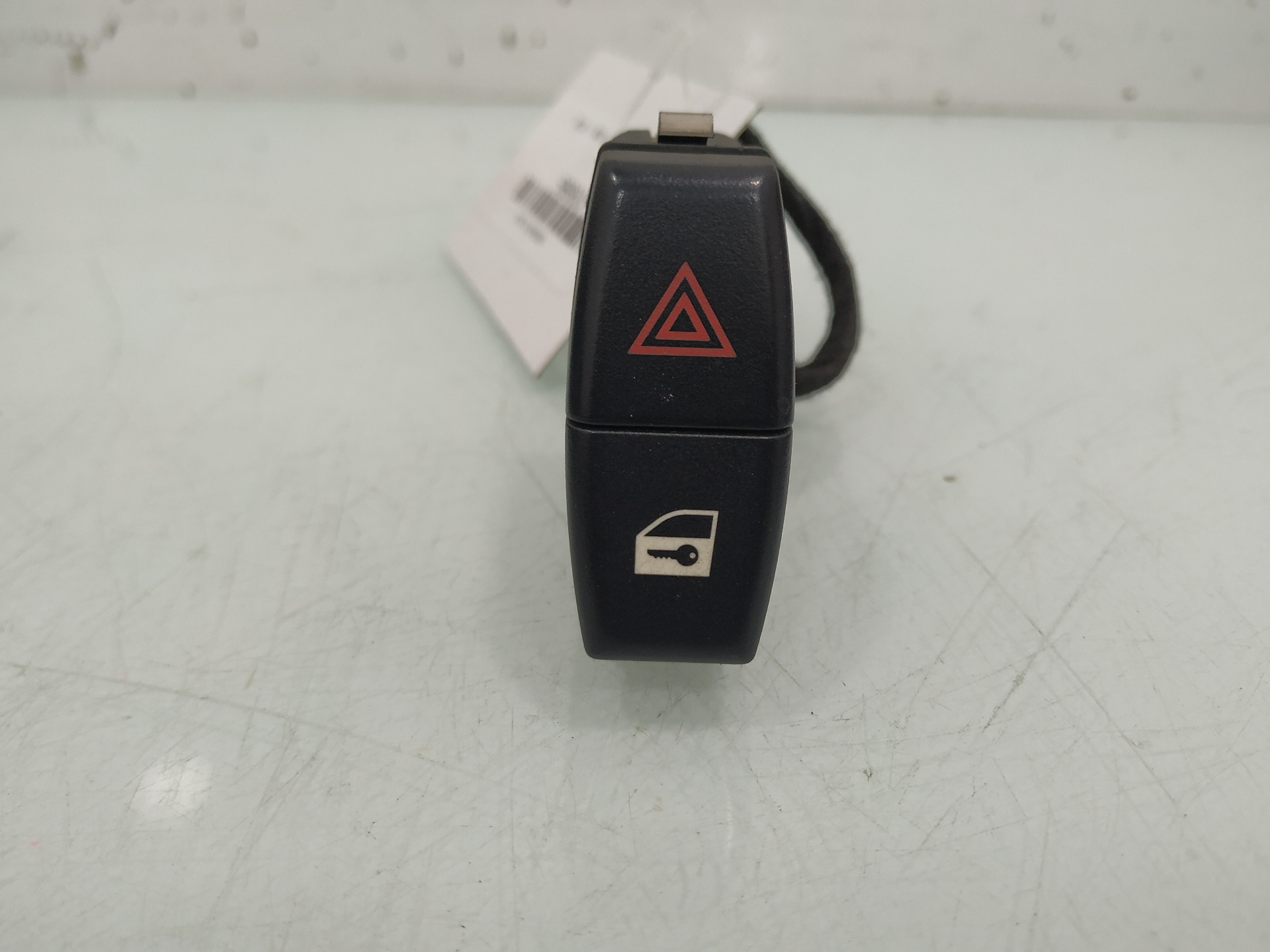 BMW X3 E83 (2003-2010) кнопка опасности 61316919506 24916843