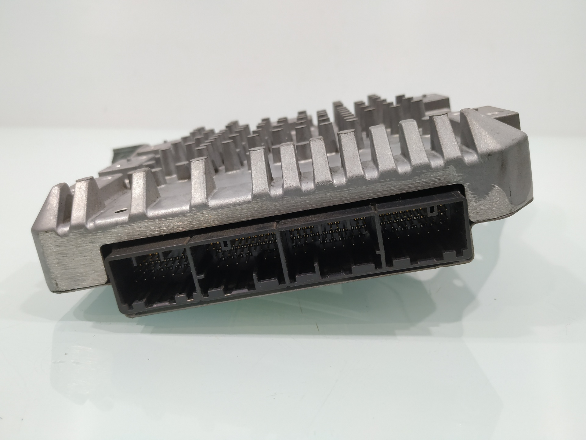 Boîtier moteur uce 1NZEE 8954047100 de Toyota Prius 2003-2009 - pieza usada