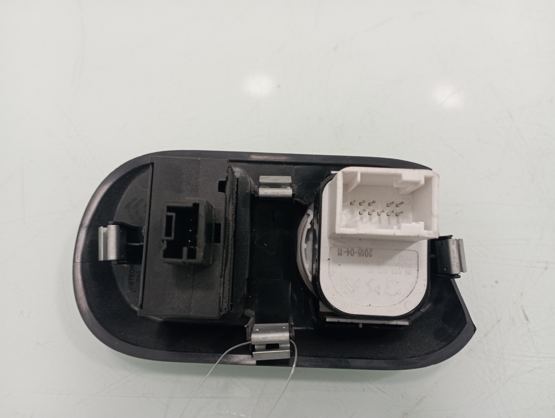 Mando retrovisor YH01 9817840980 de Citroen C4 cactus 2014-0 102 CV con 45105 km - pieza usada