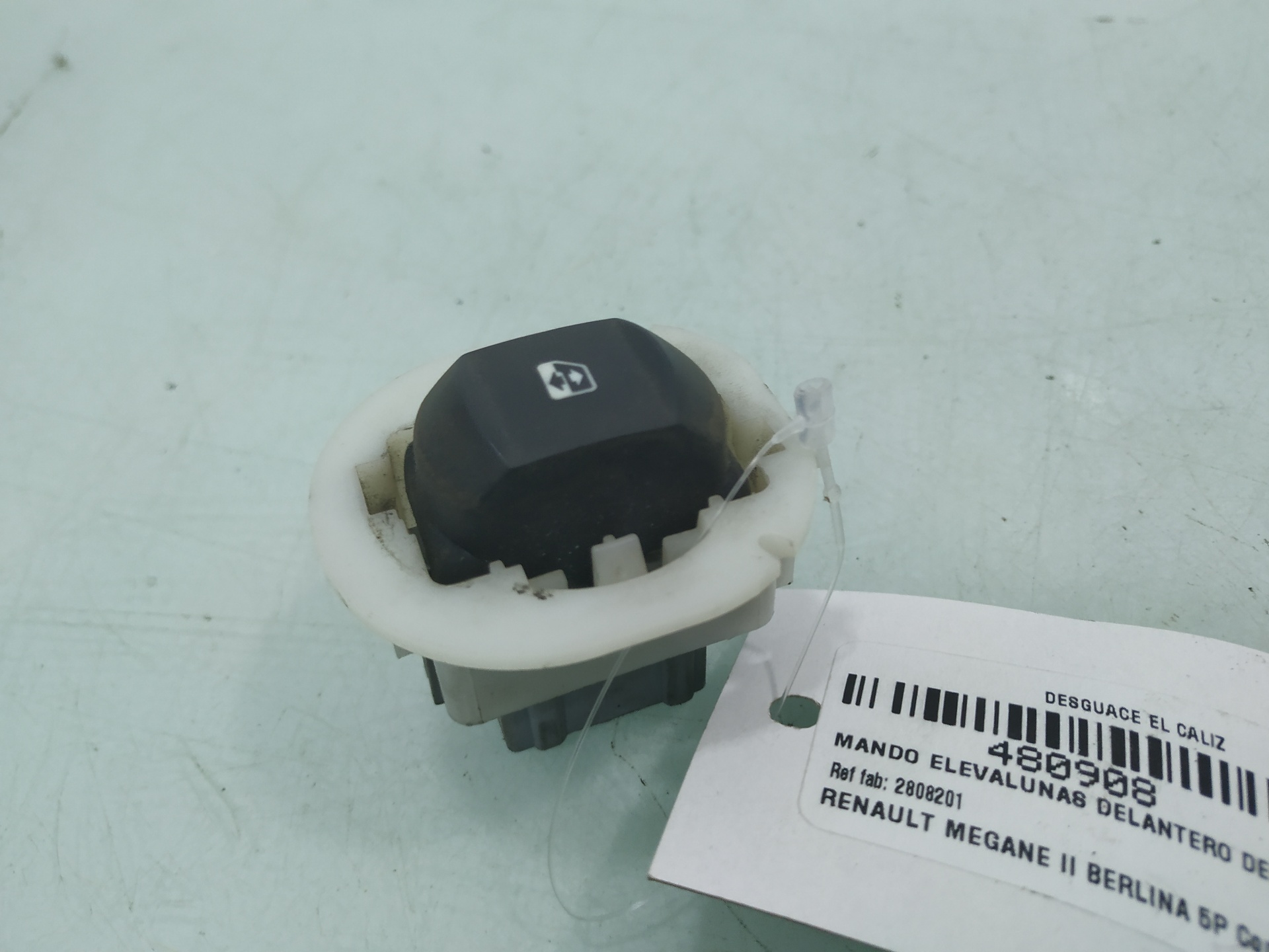 RENAULT Megane 2 generation (2002-2012) Front Right Door Window Switch 2808201 25930652