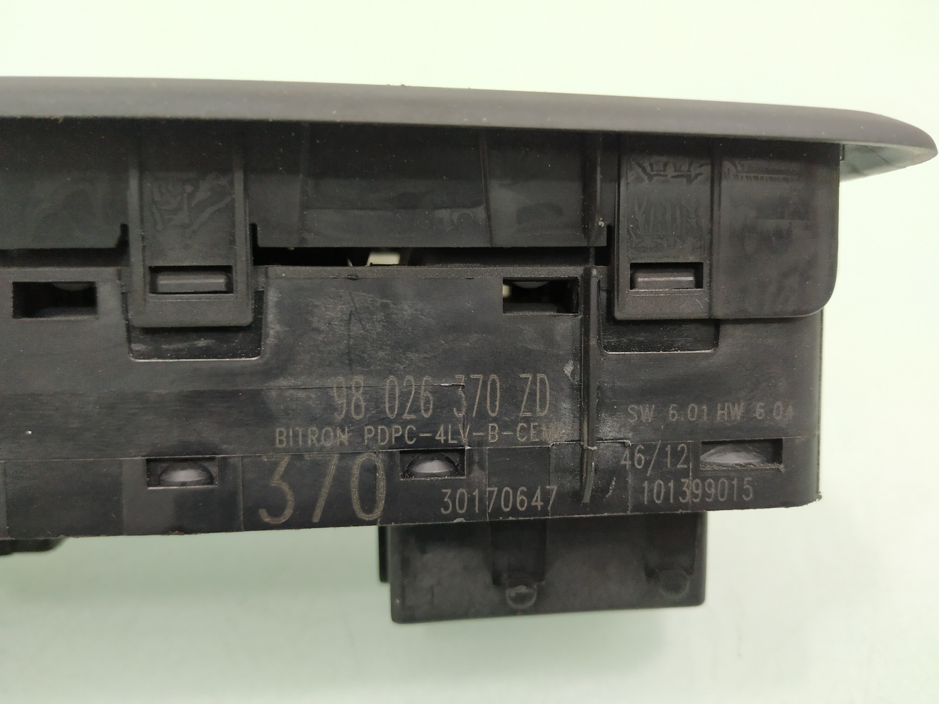 PEUGEOT 508 1 generation (2010-2020) Front Left Door Window Switch 98026370ZD 22852800