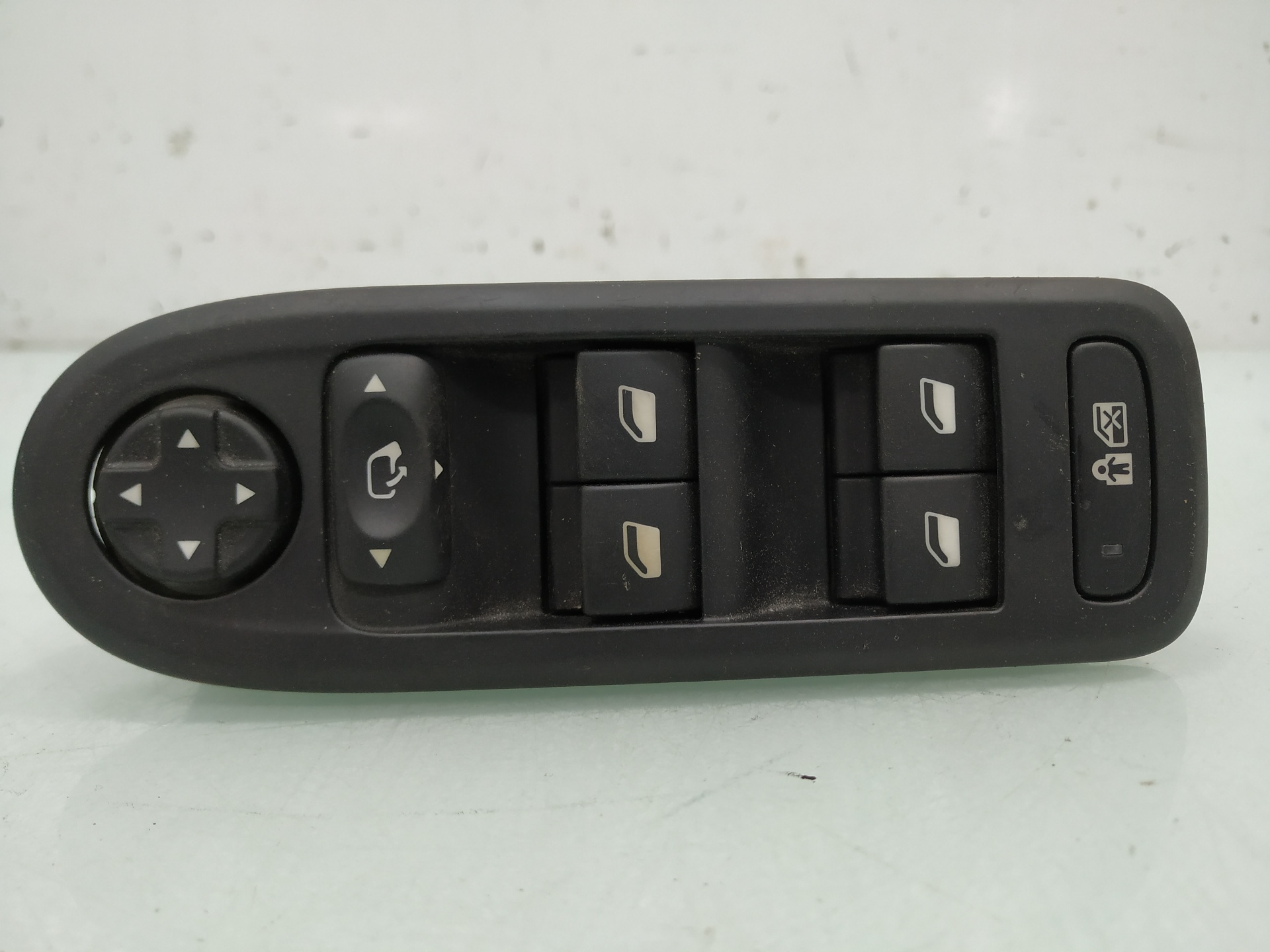 PEUGEOT 508 1 generation (2010-2020) Front Left Door Window Switch 98026370ZD 22852800