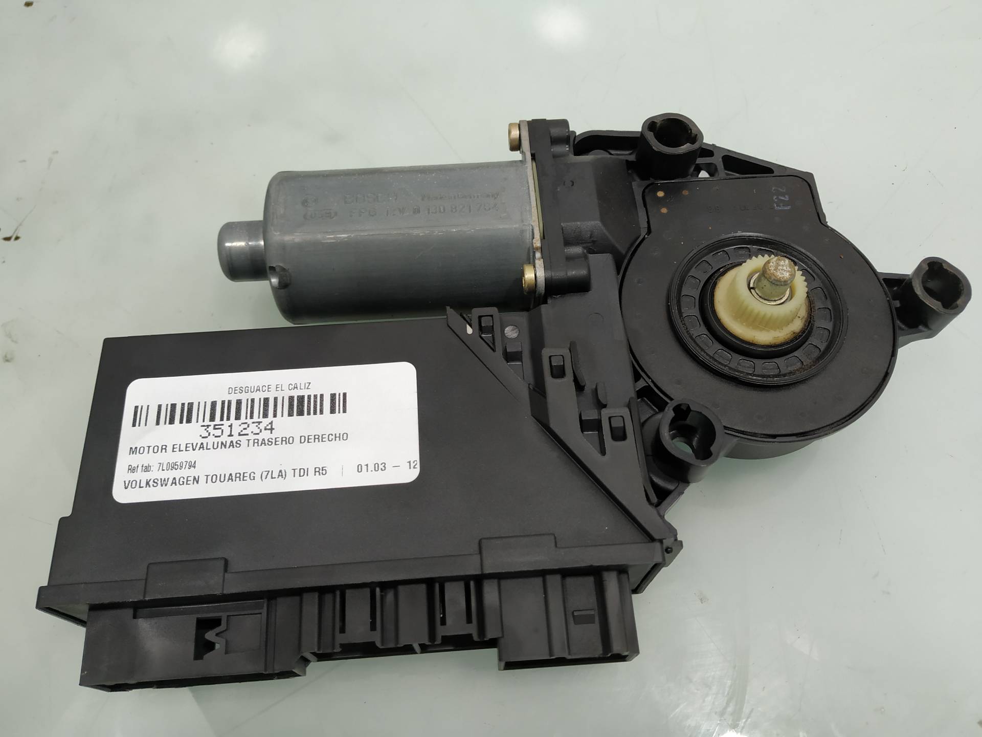 VOLKSWAGEN Touareg 1 generation (2002-2010) Rear Right Door Window Control Motor 7L0959794 21065532