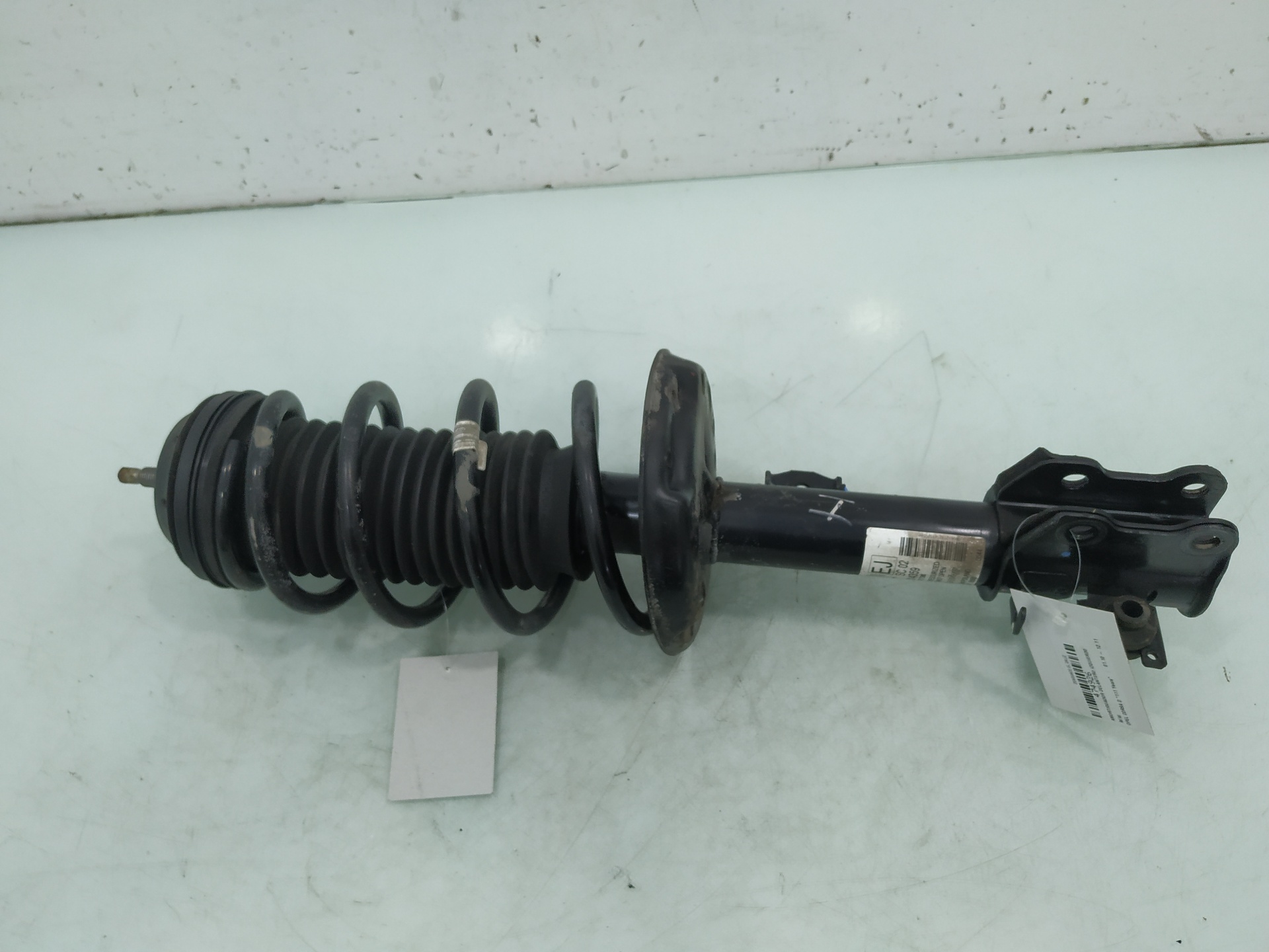 OPEL Corsa D (2006-2020) Front Left Shock Absorber 13214359 25929718