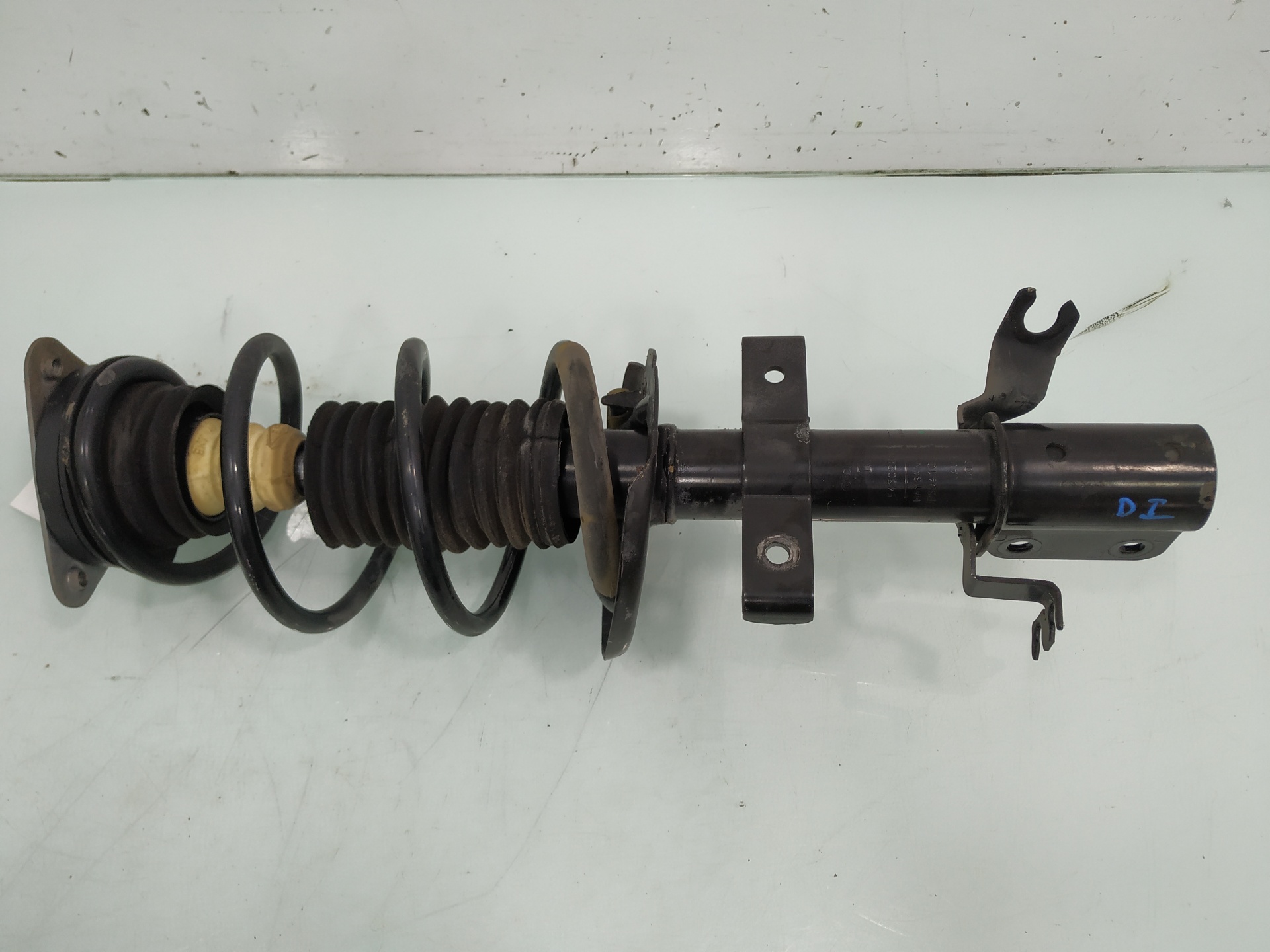 RENAULT Captur 1 generation (2013-2019) Front Left Shock Absorber 543022080R 24919405