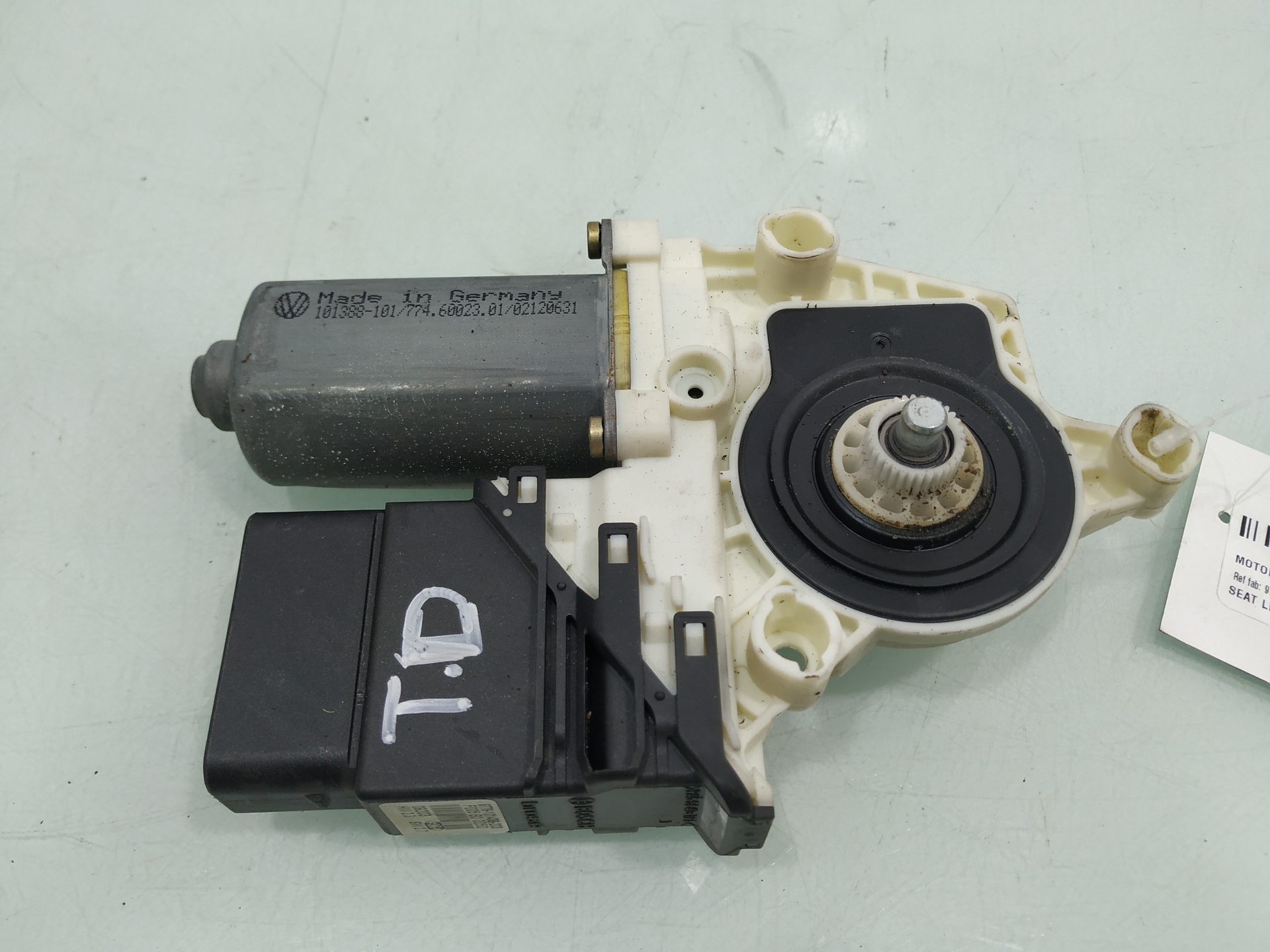 SEAT Leon 1 generation (1999-2005) Rear Right Door Window Control Motor 9776101438203 24916117