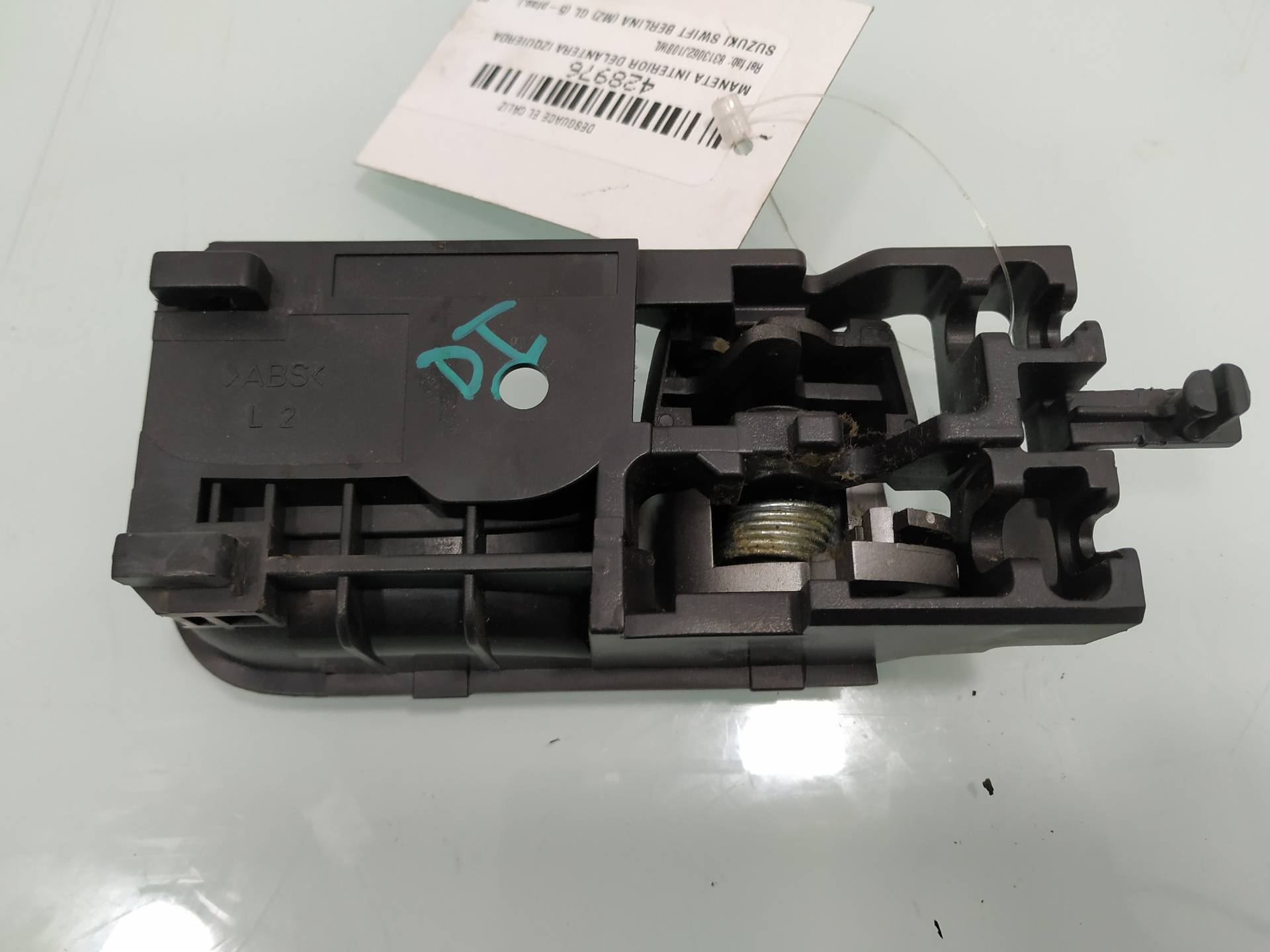 Maneta interior delantera izquierda M13A 8313062J10BWL de Suzuki Swift iii (mz, ez) 2005-2010 con 132261 km - pieza usada