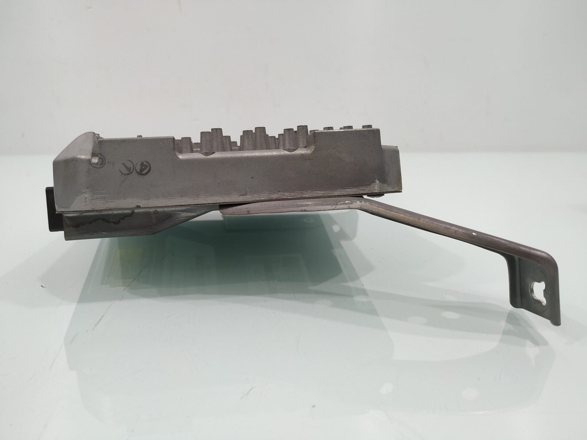 Boîtier moteur uce 1NZEE 8954047100 de Toyota Prius 2003-2009 - pieza usada