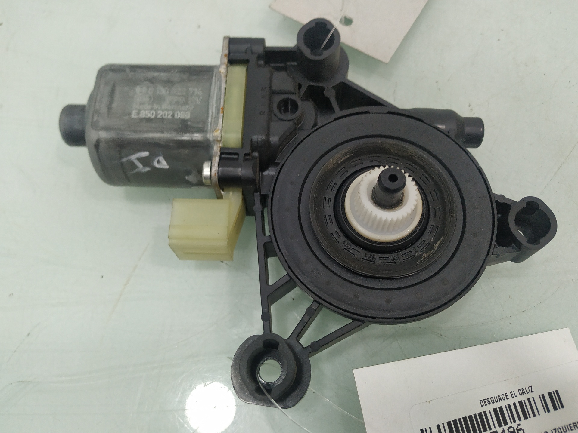 VOLKSWAGEN T-Roc 1 generation (2017-2024) Front Left Door Window Regulator Motor 5Q0959802A 25930468